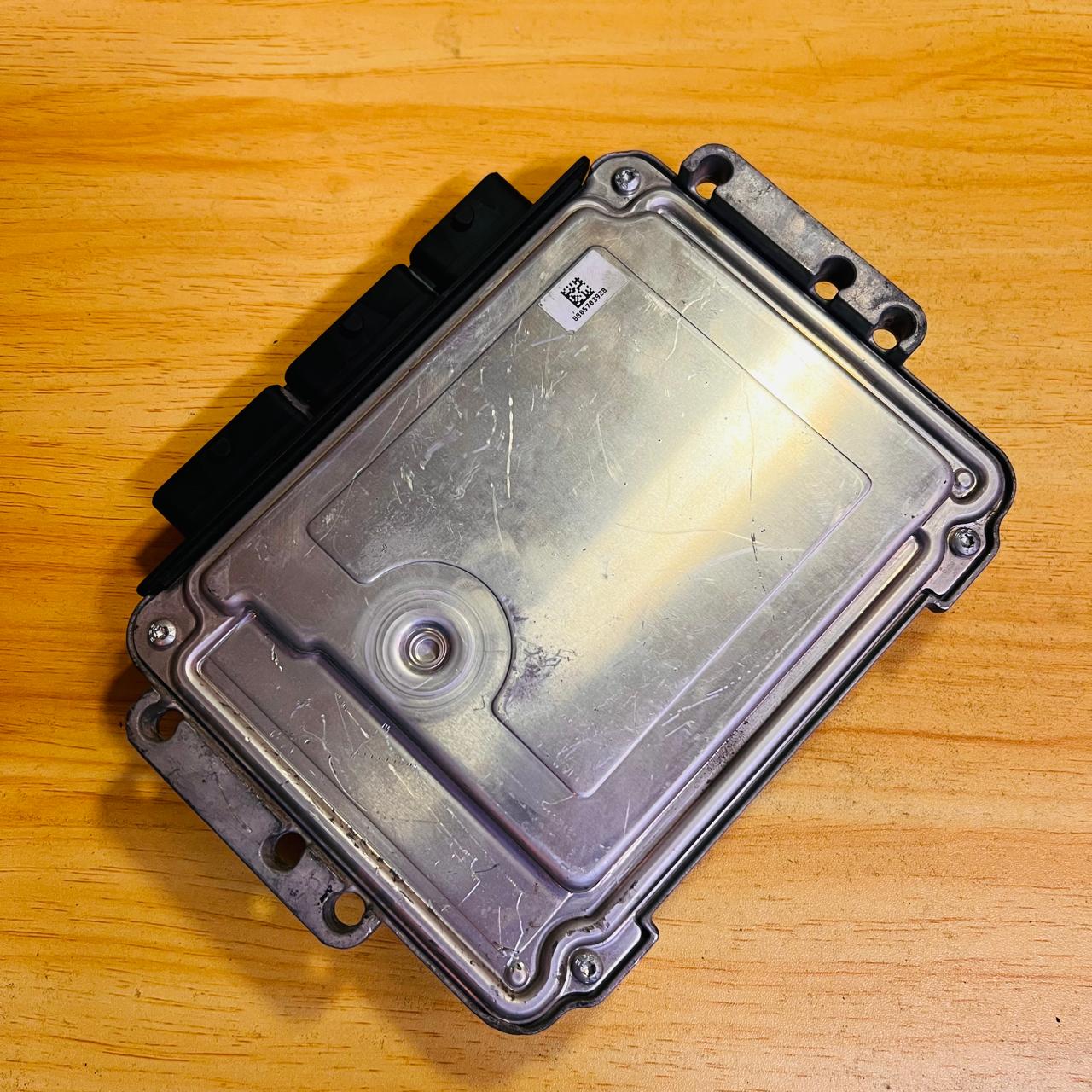 0281017065/ 1039S33682 / 8200935115 / 8201105714, 2007–2014 Renault Trafic / Opel Vivaro Mk2 2.0 Diesel Engine ECU OEM, automan spare parts