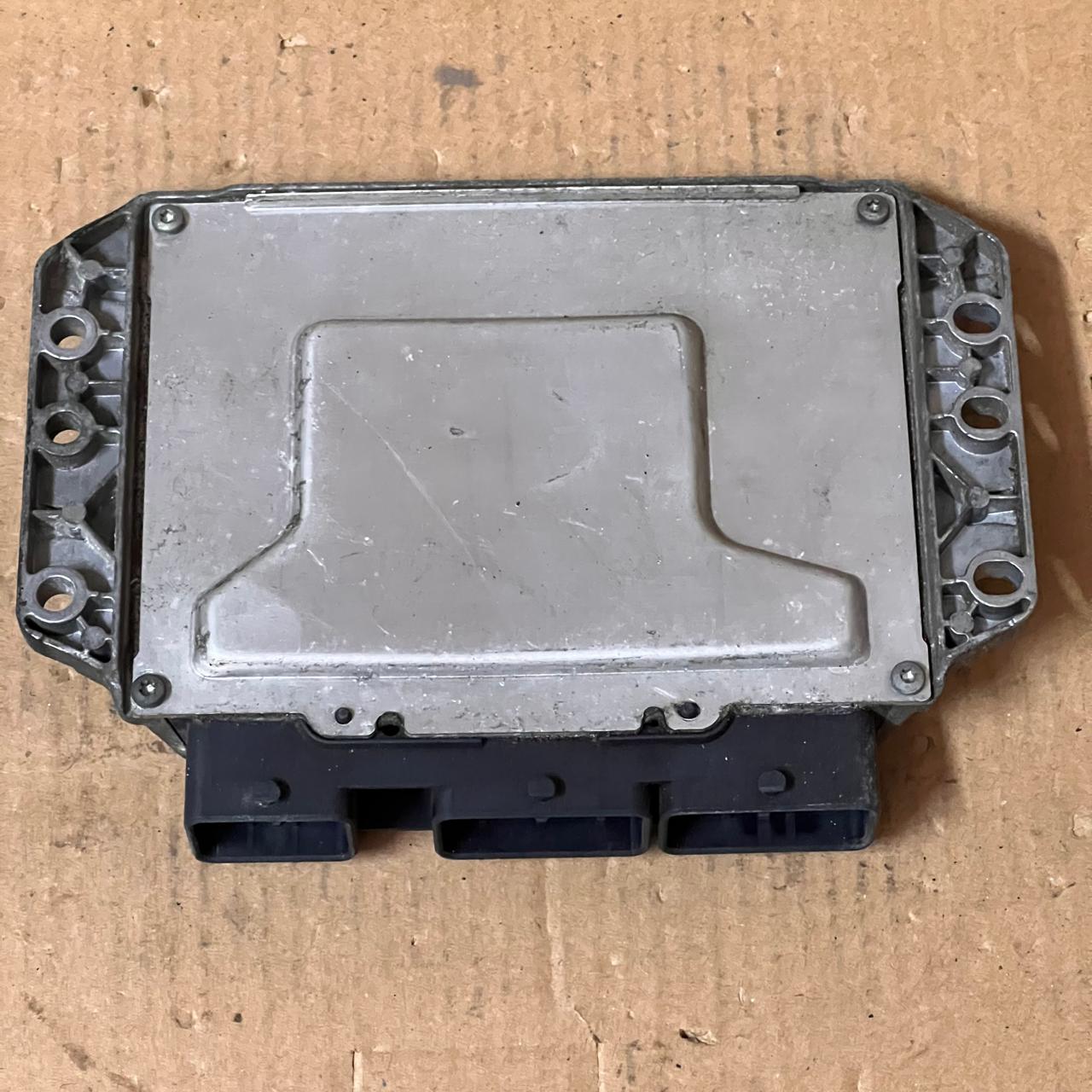 وحدة تحكم المحرك ECU رينو ميجان ساجيم 21584153-3B1، 215841533B1، 8200298463، 8200298457