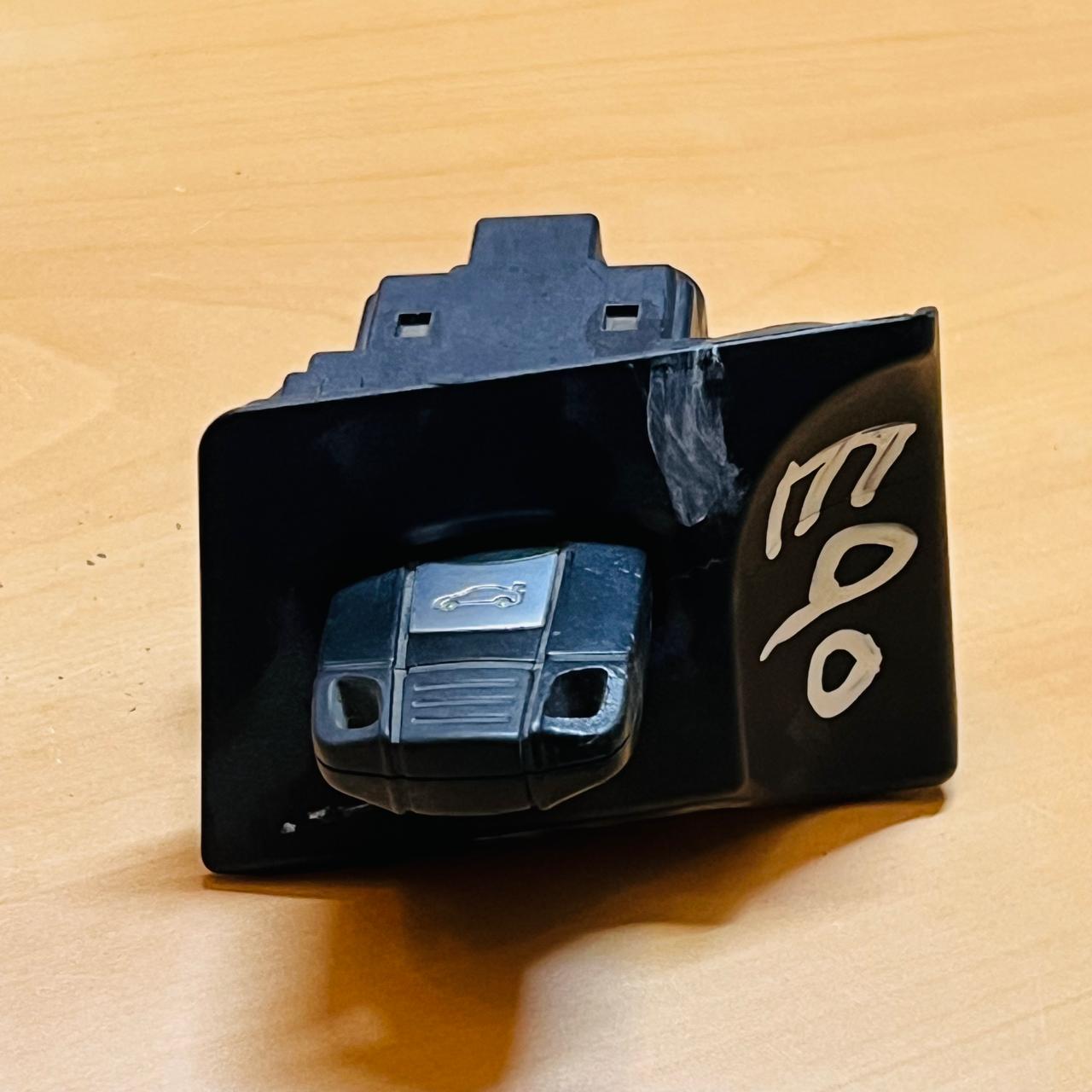 6954720-01 BMW Ignition Key Reader E90 E91 E92 E93 OEM Slot Module