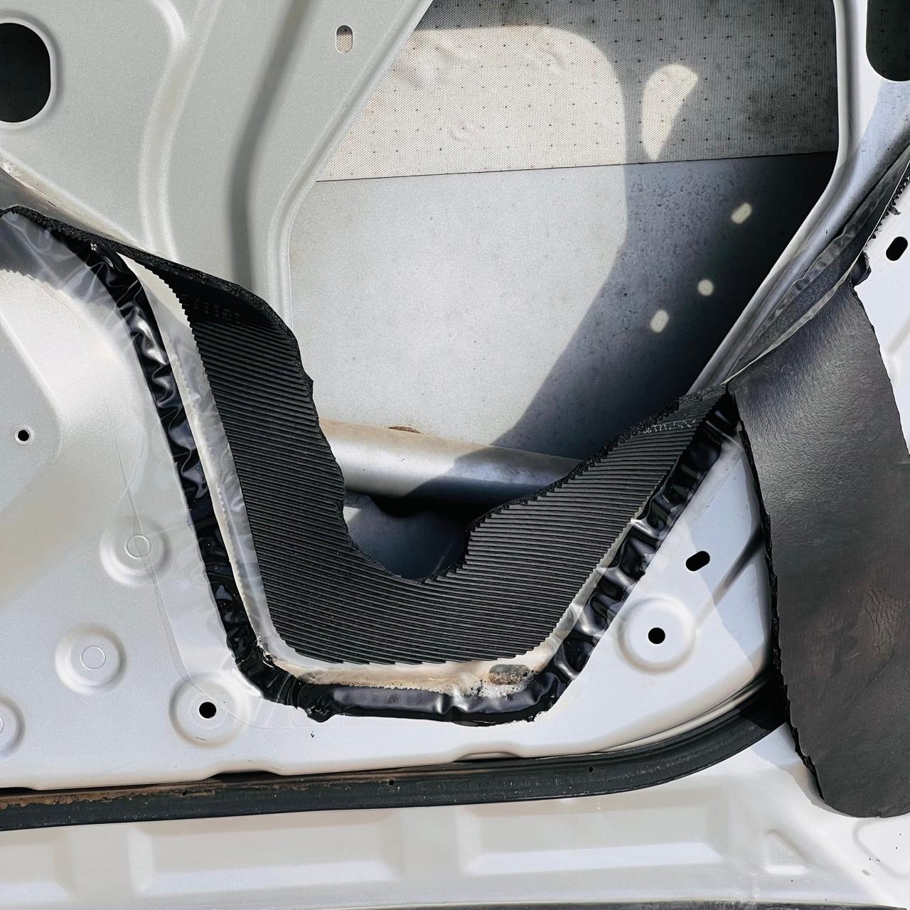 Infiniti QX56 11-13 Rear Door Right Passenger Silver 828601LA0A OEM