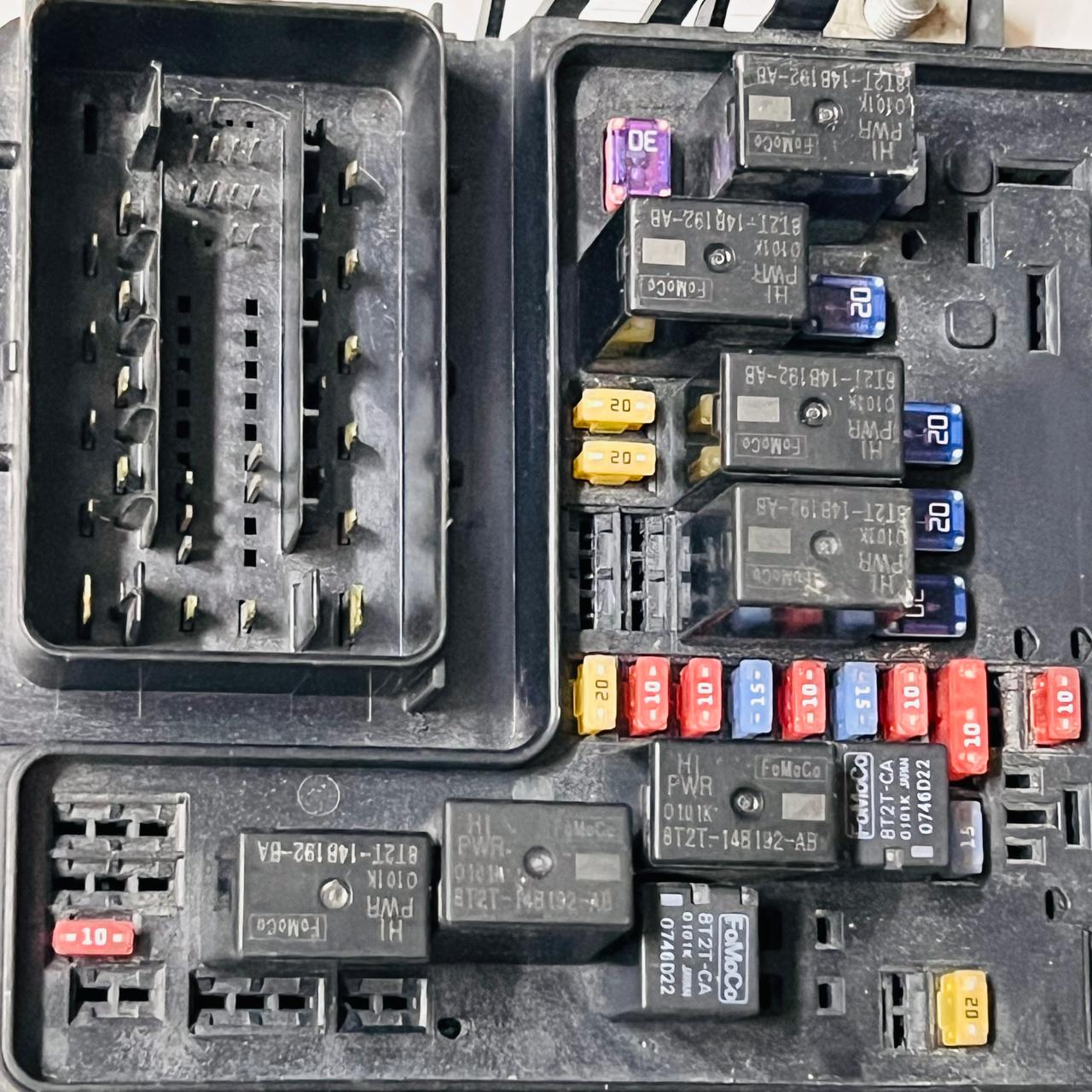 وصلة صندوق مصاهر محرك لينكولن MKX موديلات 2016-2018، الوحدة الأصلية F2GT14A067BD، رقم الوحدة 121-12E4