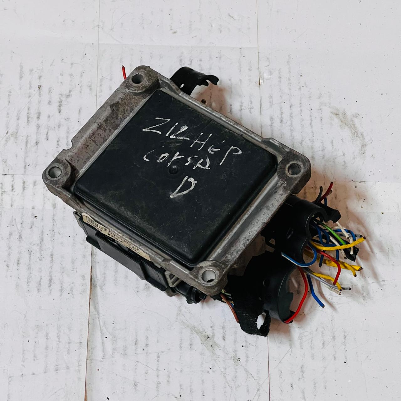 وحدة التحكم في محرك أوبل ECU 55557933 1039S17766 0261208940