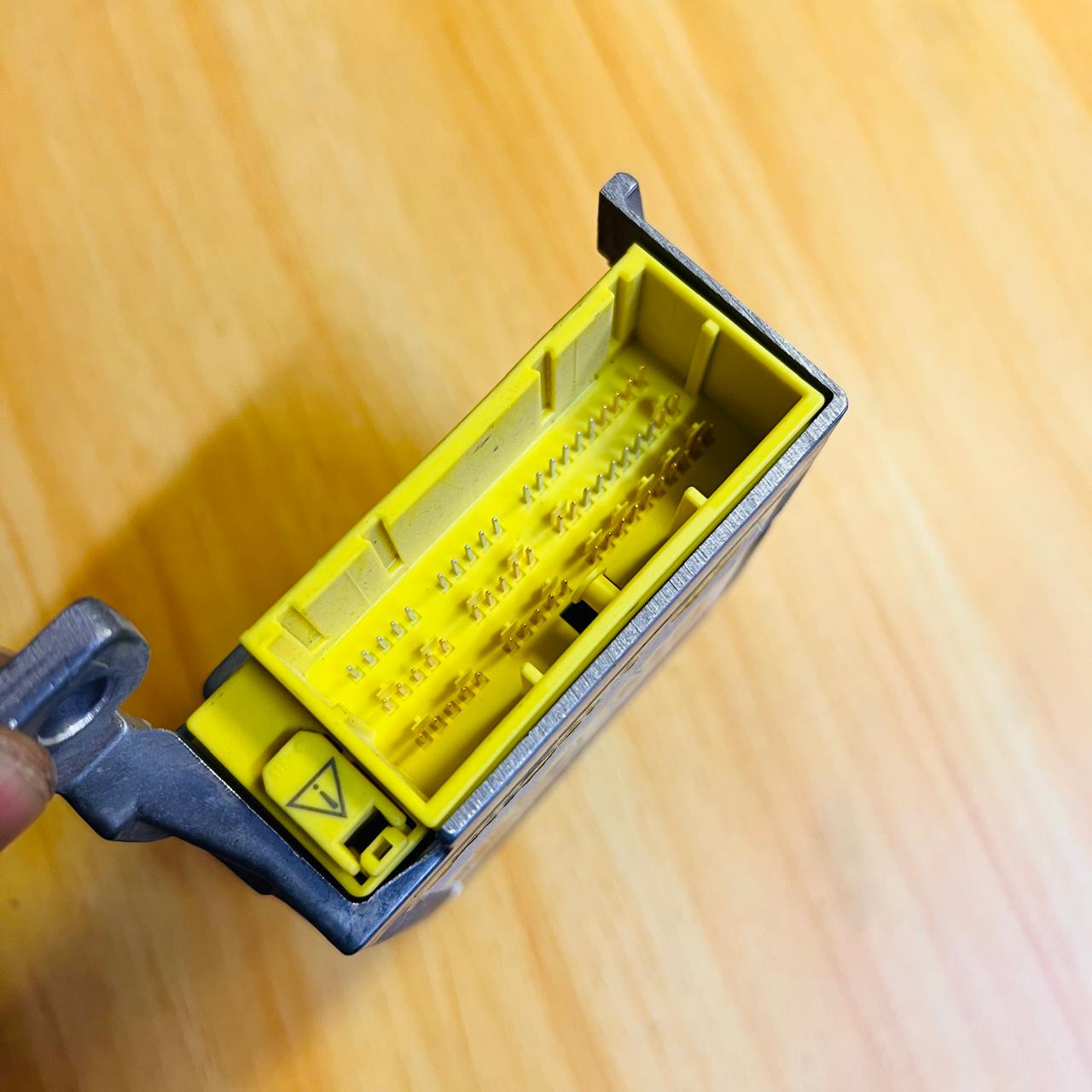 89170-26260 / 8917026260 Toyota HiAce Airbag SRS Control Unit 2005–2011 | H200 Series Genuine, automan spare parts