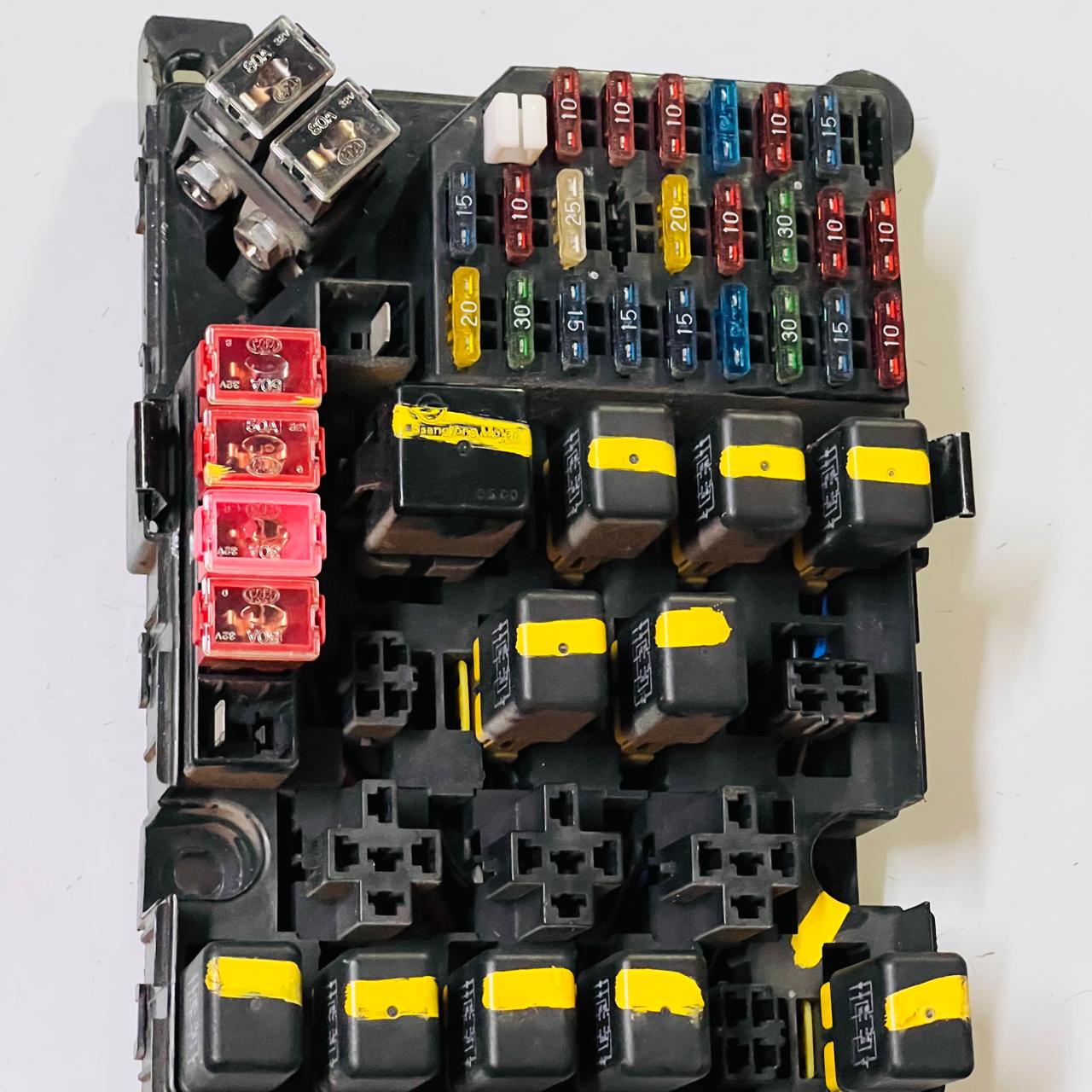 Mercedes benz Fuse box  A6615403250 6615404950 A6615403150