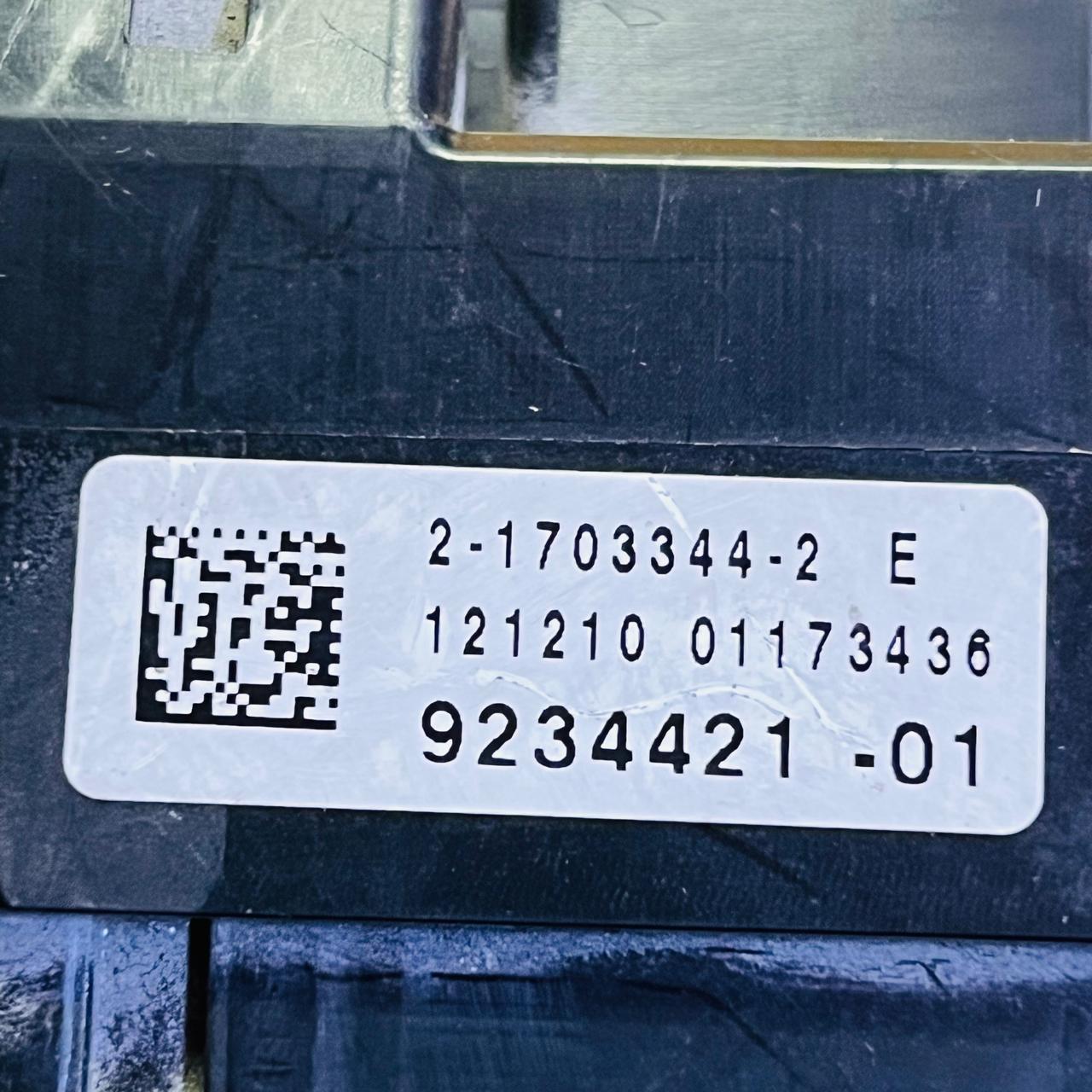 9234421/ 9234421-01 / 2-1703344-2 / 10681810 / 923442101 / 217033442 / 106818 10 2011–2017 BMW 535i GT F07 Front Fuse Box With BCM Chassis Body Control Module OEM, automan spare parts