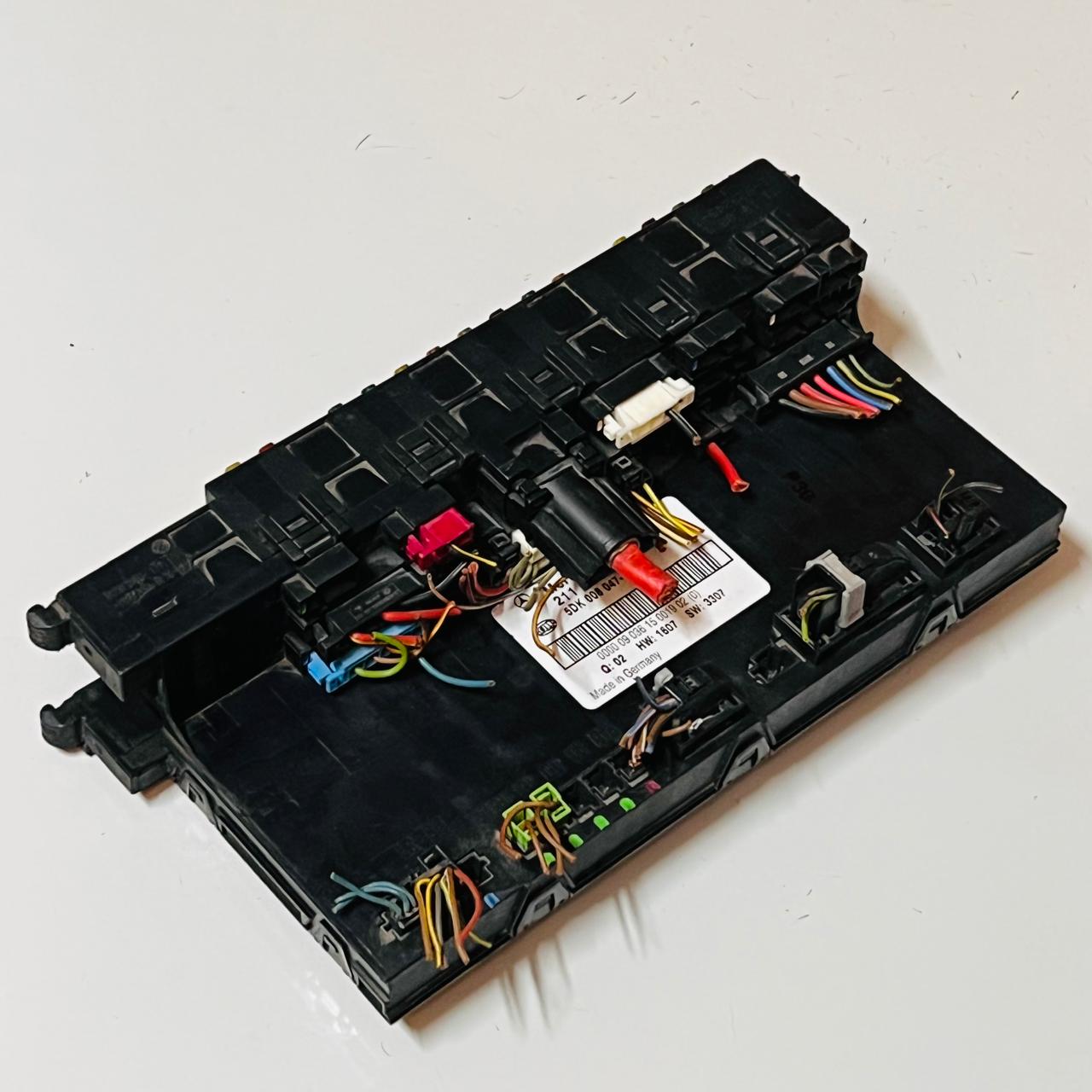 2006 MERCEDES E CLASS W211 REAR SAM FUSE BOX 2115459401 5DK008047-59