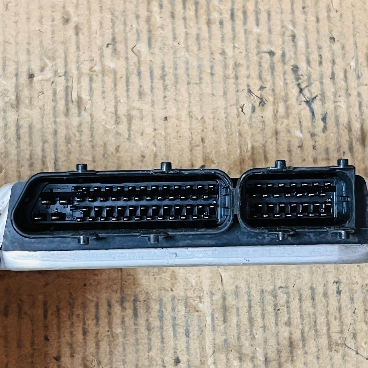 وحدة التحكم في المحرك ECU VW Polo 1.4 030906032EA 0261207594 ME7.5.10