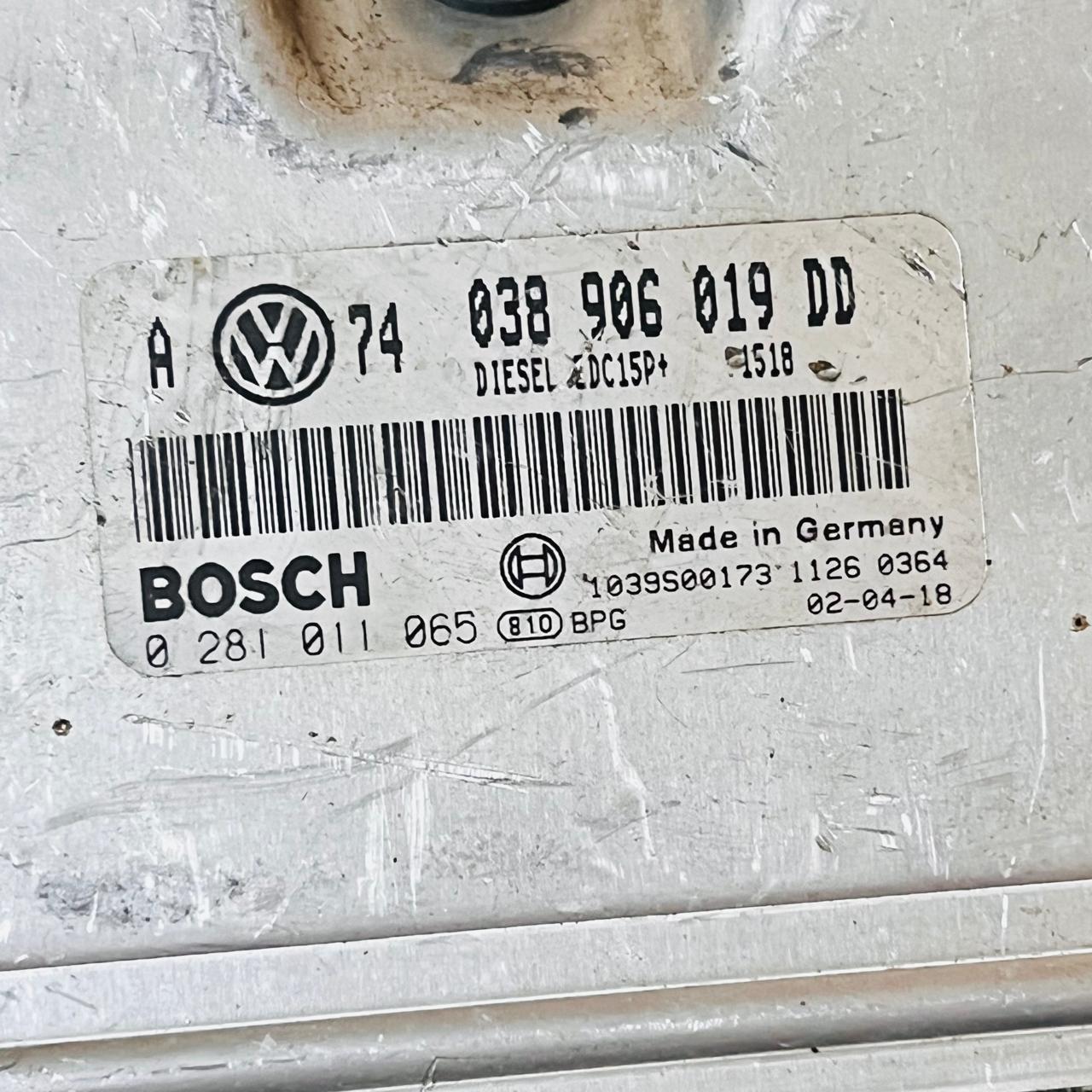 وحدة التحكم في محرك فولكس فاجن جولف بيتل ECU 038906019DD 0281011065