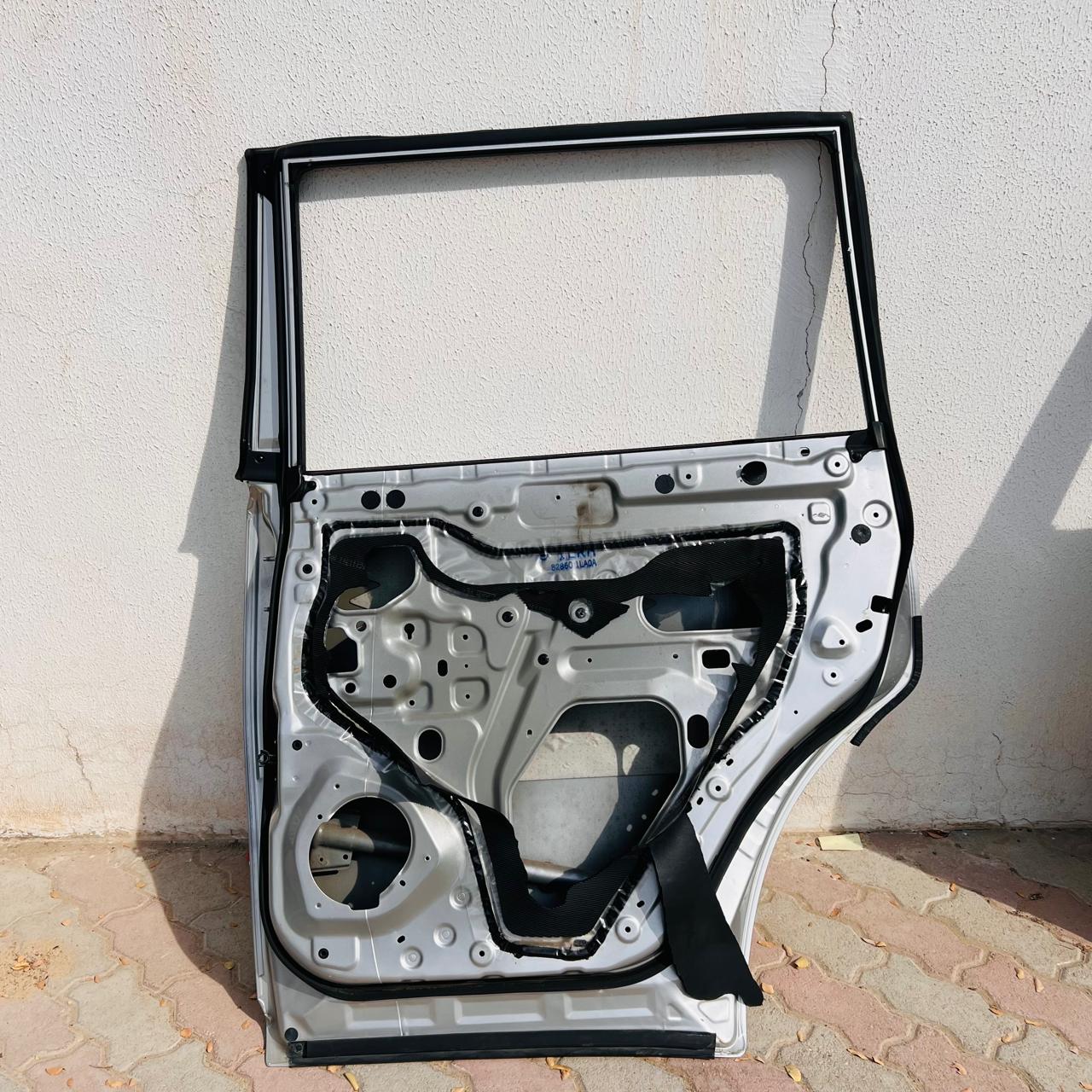 Infiniti QX56 11-13 Rear Door Right Passenger Silver 828601LA0A OEM