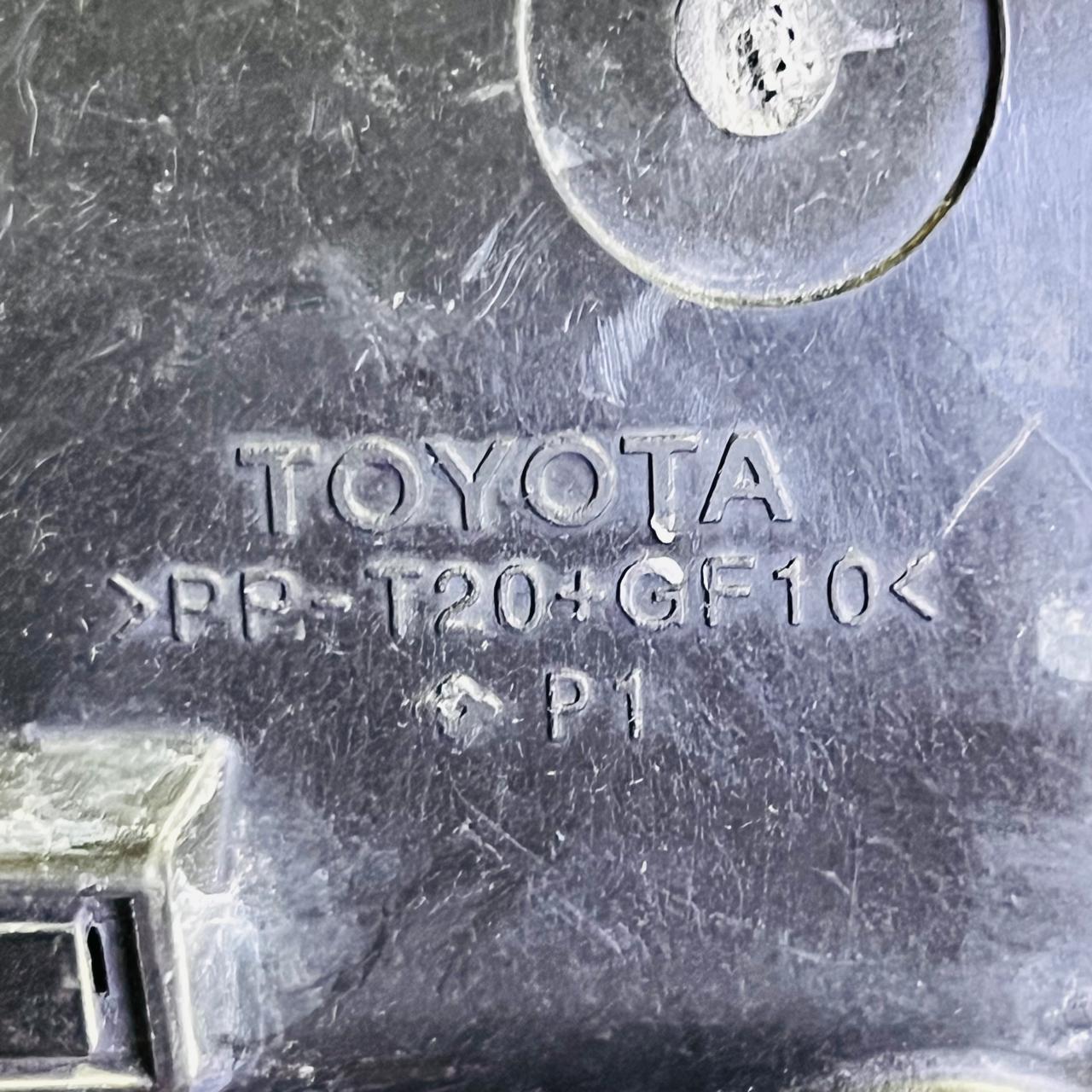 82662-44210 / 82662-44211 / 82663-68010 / 82741-63010 / 8266244210 / 8266244211 / 8266368010 / 8274163010 / PA66+PPE Toyota Isis ZNM10 1ZZ-FE Under hood Fuse Box OEM, automan spare parts