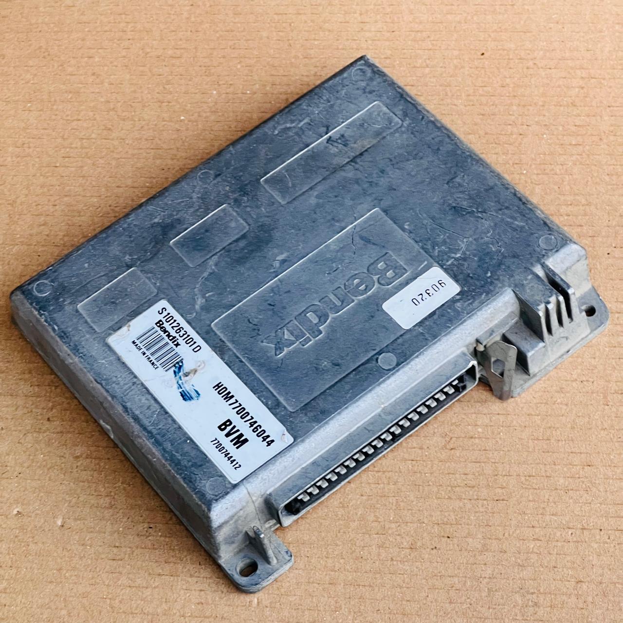 Renault ECU H0M7700746044 S101263101D Siemens Fenix Engine Control Unit