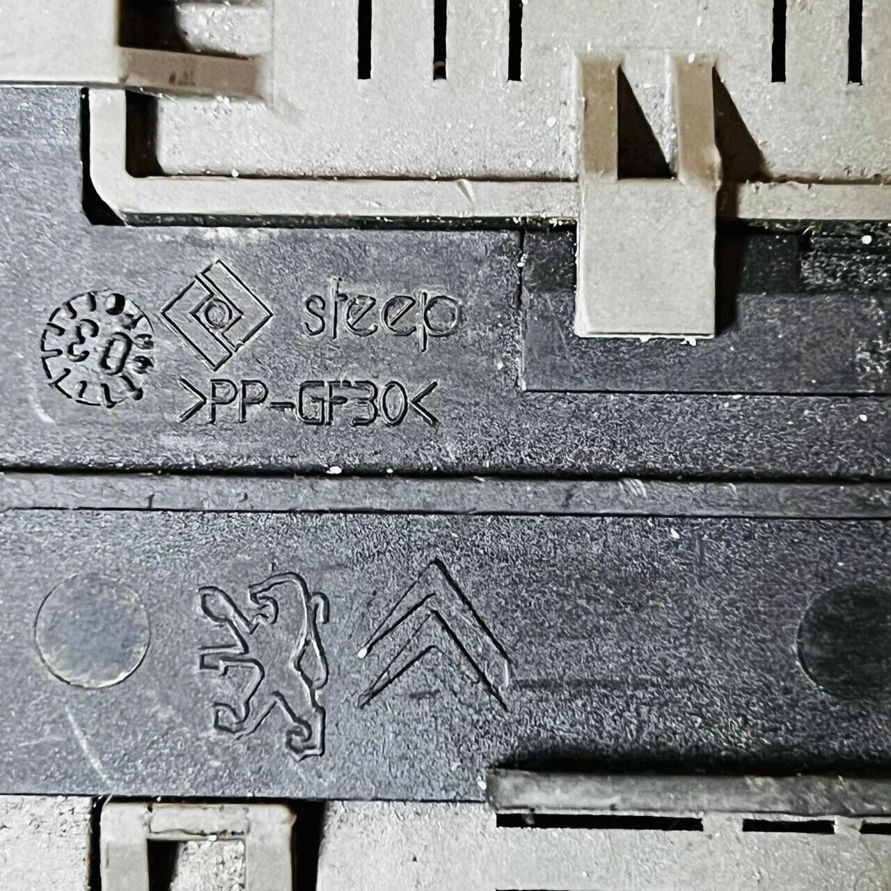 Peugeot 607 Fuse Relay Box - 9641958680 / PP-GF30