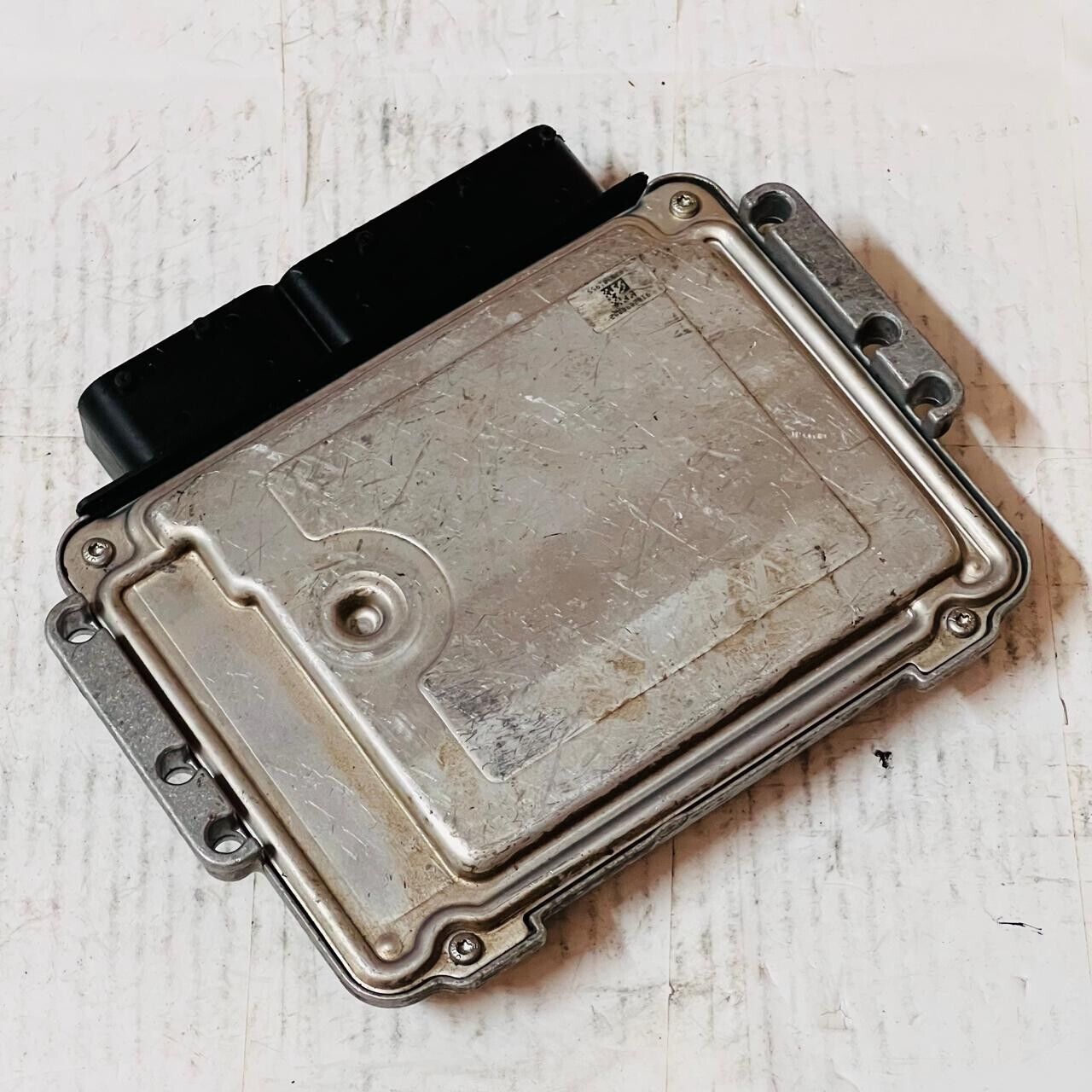 KIA Sportage Engine Control Unit ECU - 39110-27377 / 3911027377 / 0281015511
