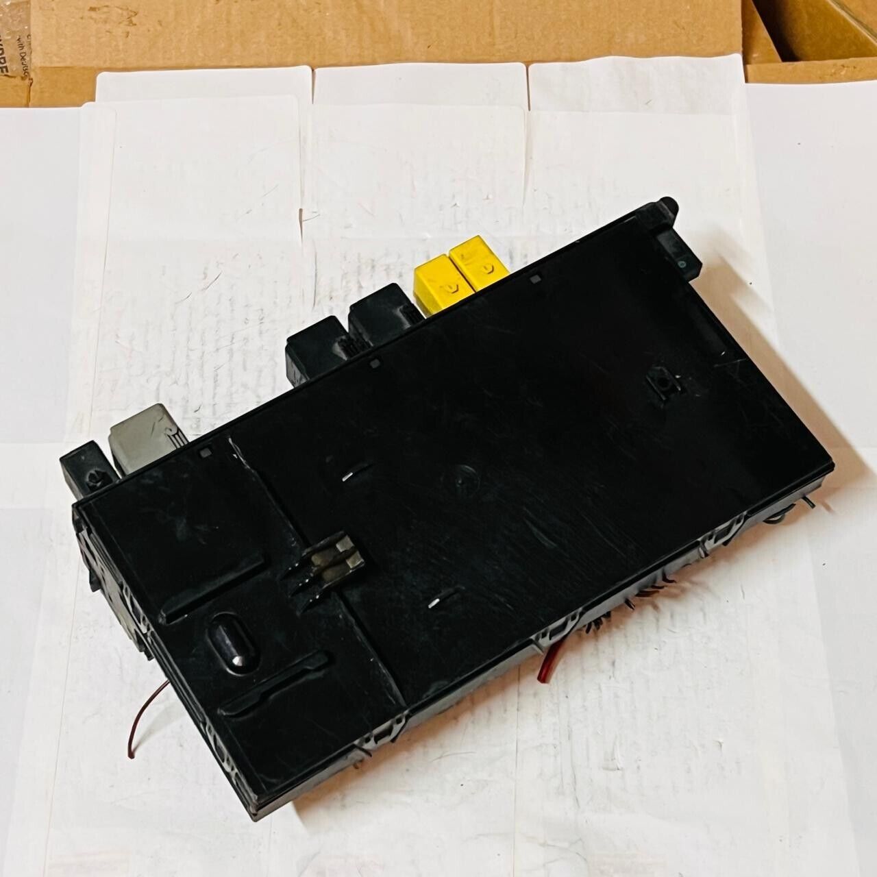 Mercedes-Benz E-Class Fuse Relay Box - 2115452001 / 5DK008047-40 / 5DK00804740