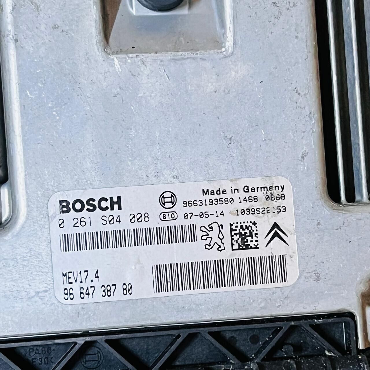 Peugeot DB1061 Engine Control Unit ECU - 0261S04008 / 9664738780 / 9663193580