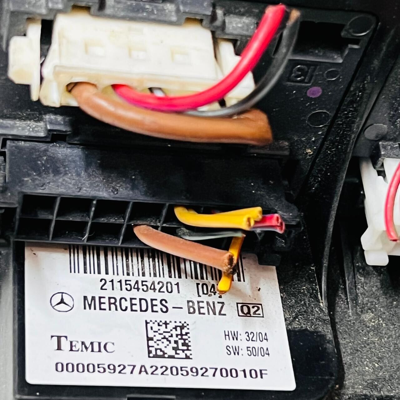 2005 Mercedes-Benz W211 E-Class Fuse Relay Box - 2115454201 [04] / 2115454201 04