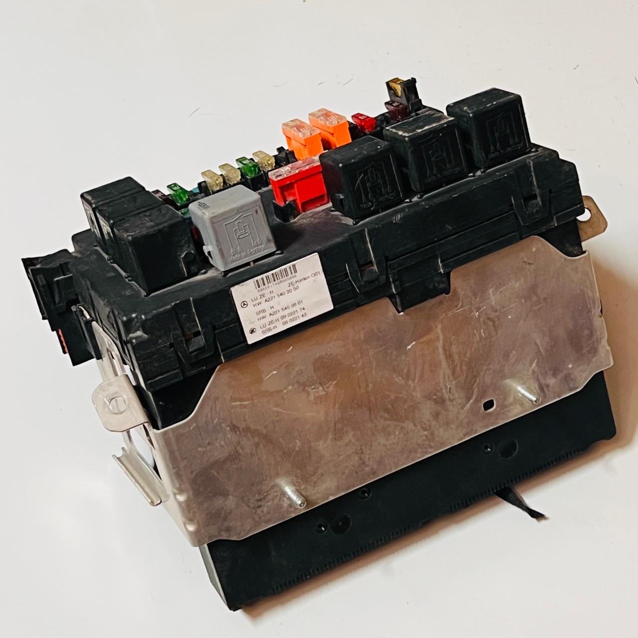 MERCEDES BENZ S W221 Fuse Box SAM Unit A2215402050 / A2215450801