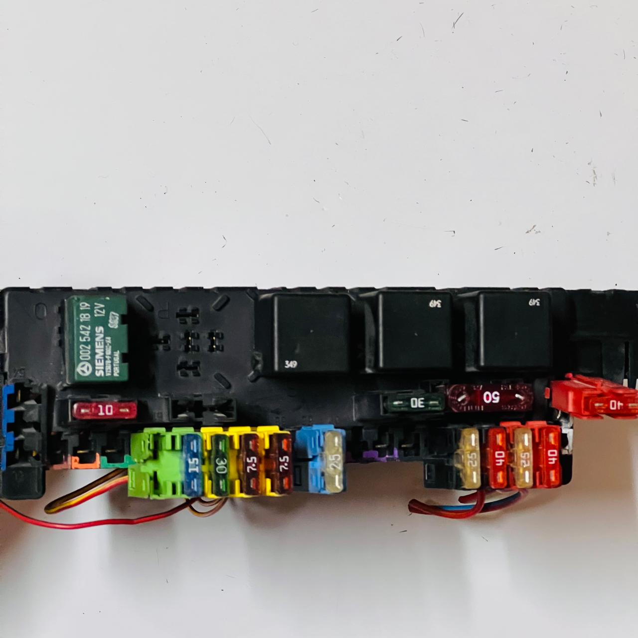 2000-2006 Mercedes Benz W220 S430 S500 SAM Rear Fuse Box Relay A0285458132 05045132