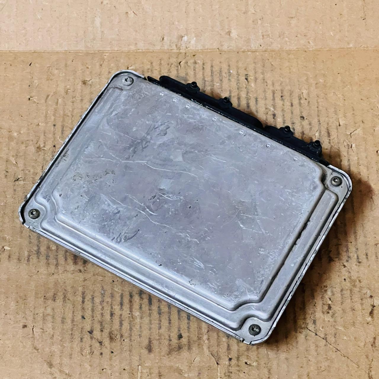 وحدة التحكم في محرك فولكس فاجن بولو 1999-2002 ECU 030906032CE 0261207184