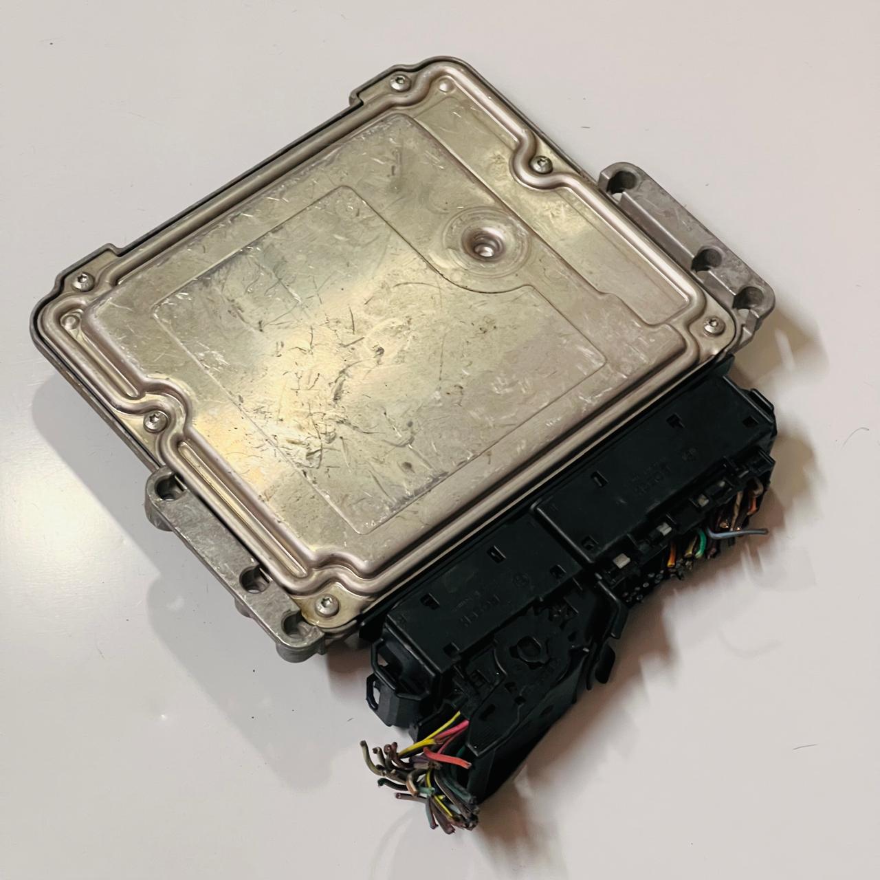وحدة التحكم في محرك جيب جراند شيروكي 2.8 CRD ECU ECM 0281011475 P56044561BD