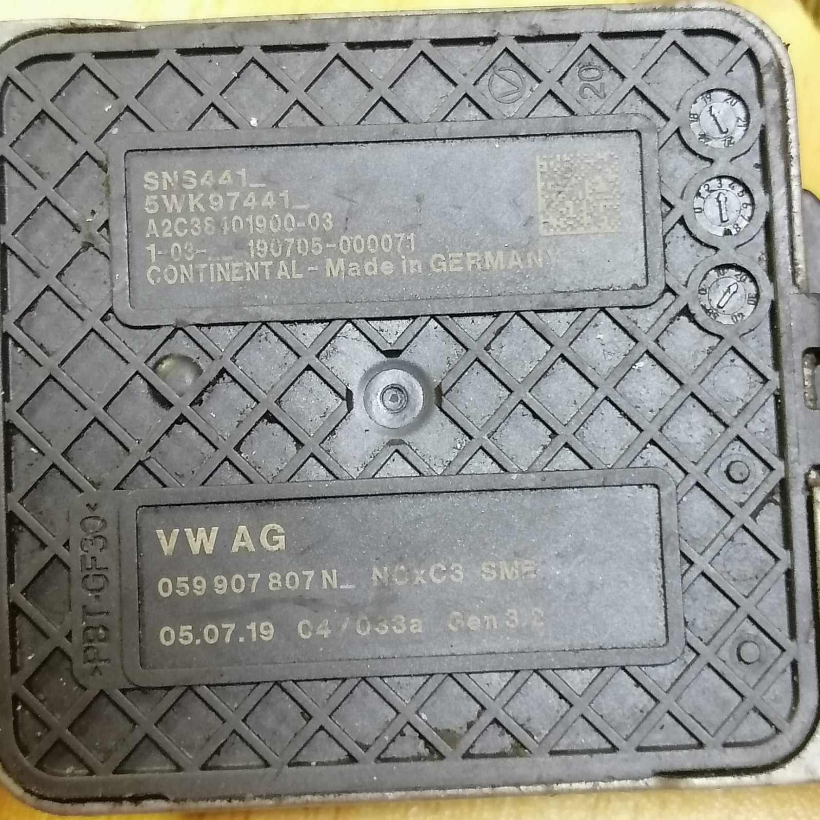 A2C38401900 Volkswagen 5WK97441 NOx Sensor Control Module 059907807N