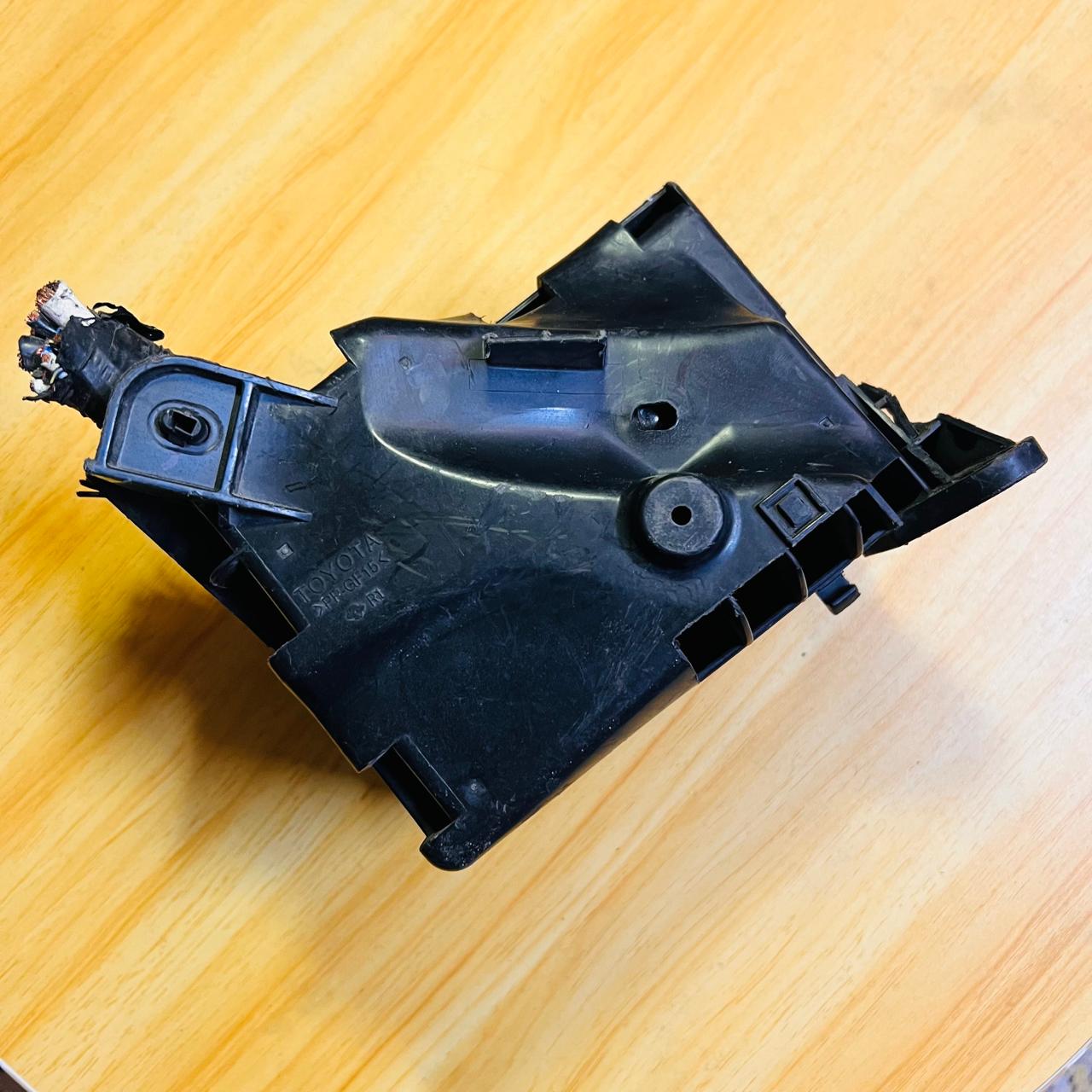 pa66+ppe Toyota Avensis Verso 2.0 VVT-i 2004 BSI Fuse Box Body Control Module OEM, automan spare parts