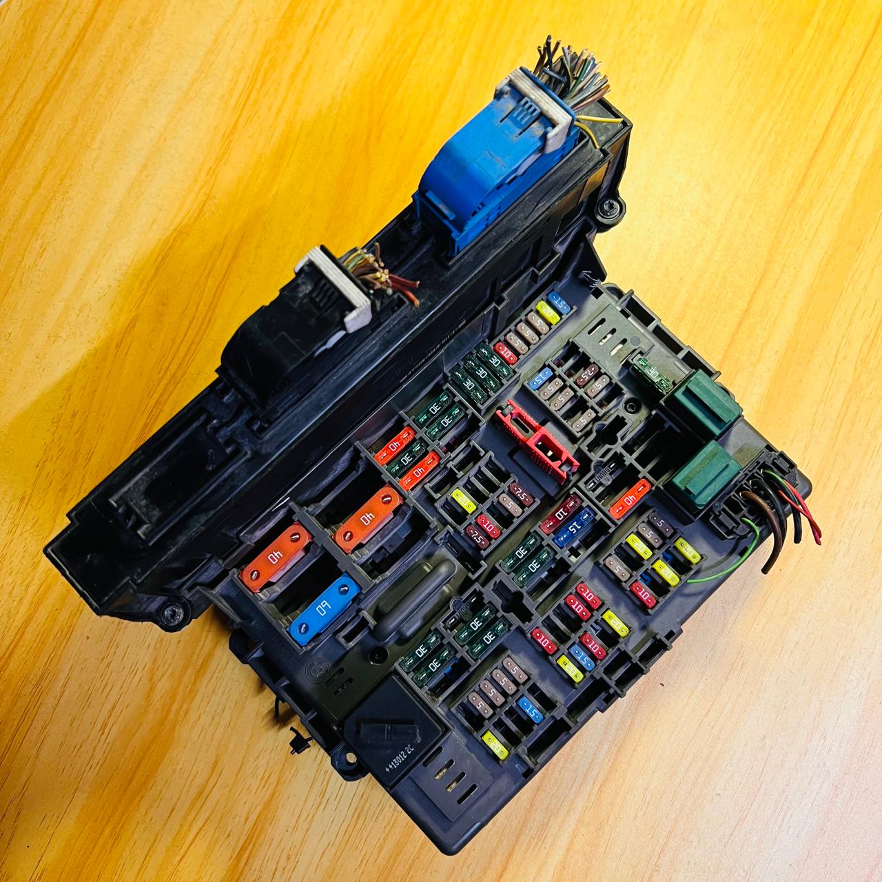 9119444-06 / 106818 10 / 106887 BMW X1 X3 3-Series Power Distribution Relay Fuse Box (BCM) Fits: 2014 BMW X1 , 2007–2013 BMW E90 E92 E93 3-Series, automan spare parts