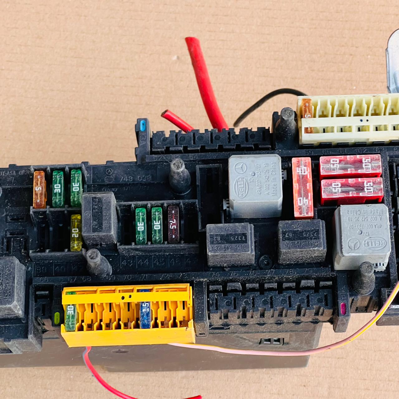 5DK009225-27 Mercedes Benz Rear SAM Fuse Box A2045458201 OEM Relay Control Module W204