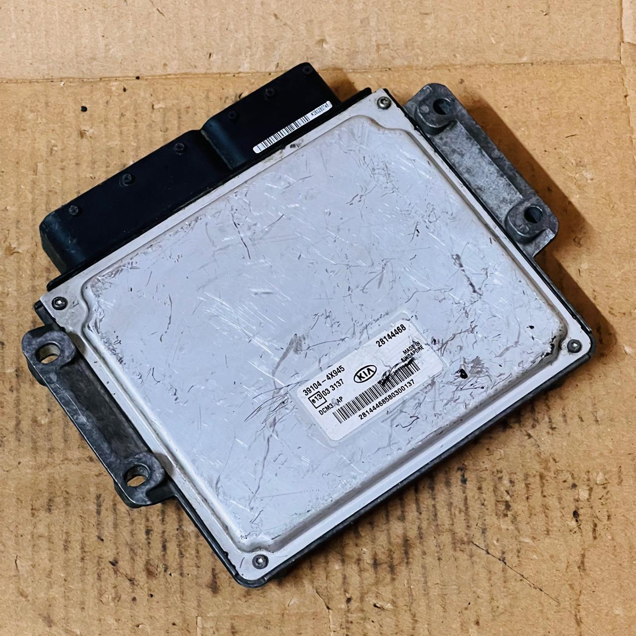 وحدة التحكم في محرك كيا جراند سيدونا ECU 39104-4X945 R0412C057B 391044X945