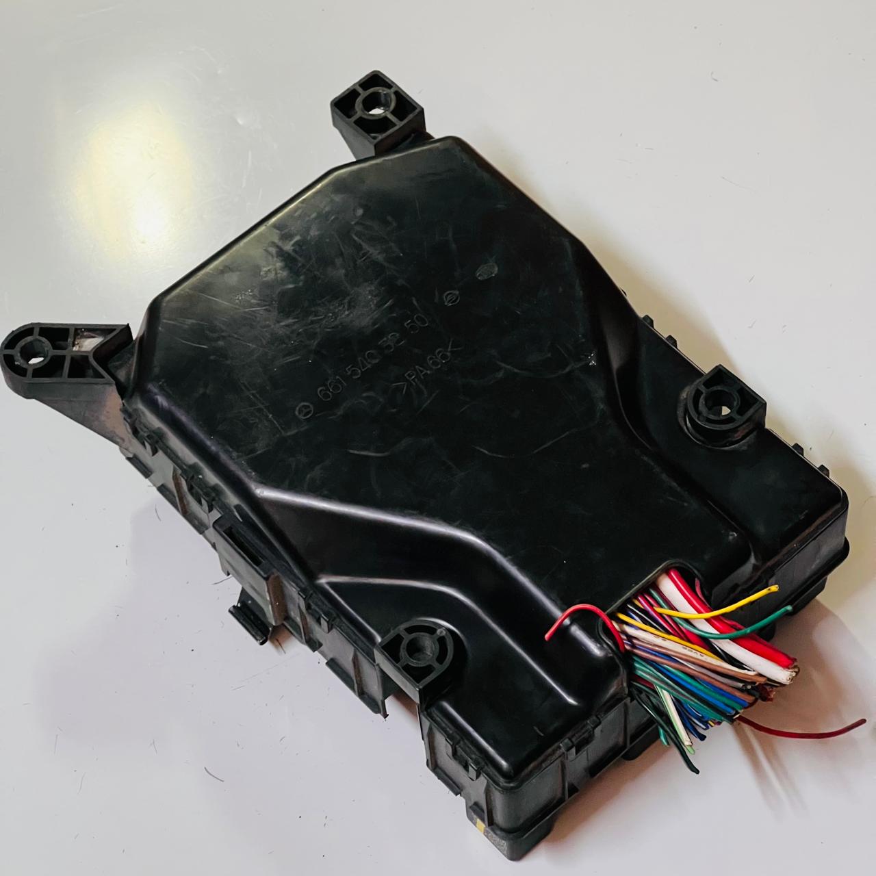 Mercedes benz Fuse box  A6615403250 6615404950 A6615403150