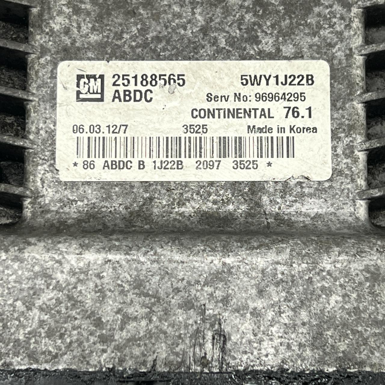 وحدة التحكم في محرك شيفروليه أورلاندو ECU 25188565 5WY1J22B