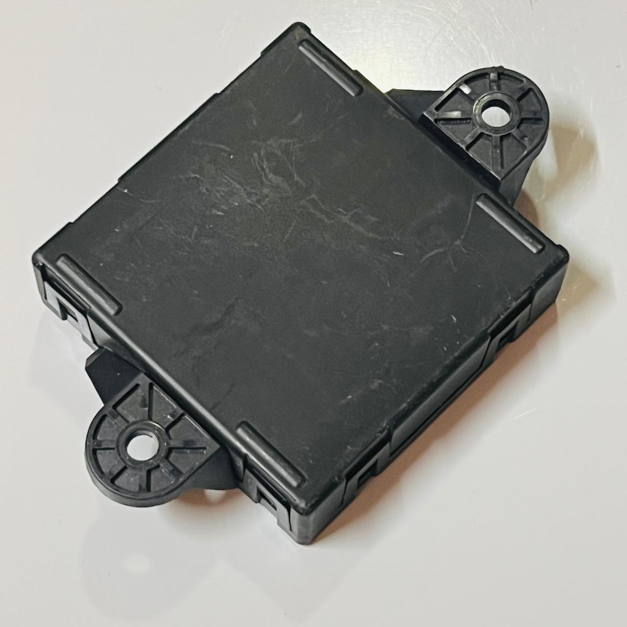 Mercedes-Benz C W204 Rear right Door control unit module A2048701026