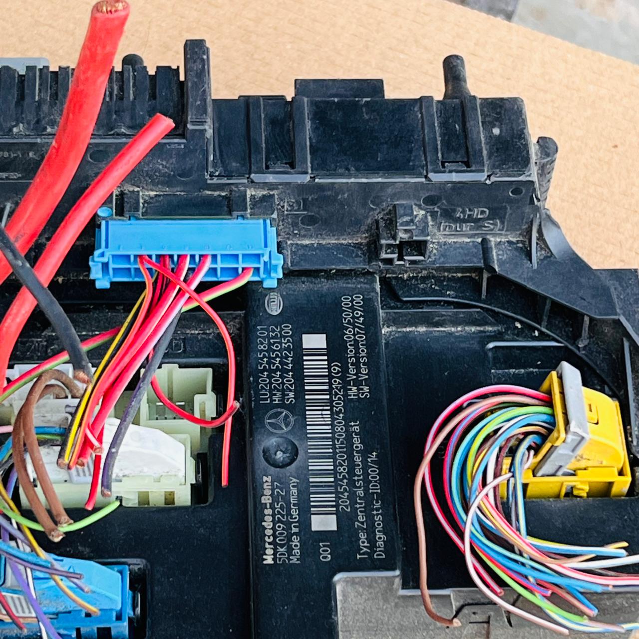 5DK009225-27 Mercedes Benz Rear SAM Fuse Box A2045458201 OEM Relay Control Module W204