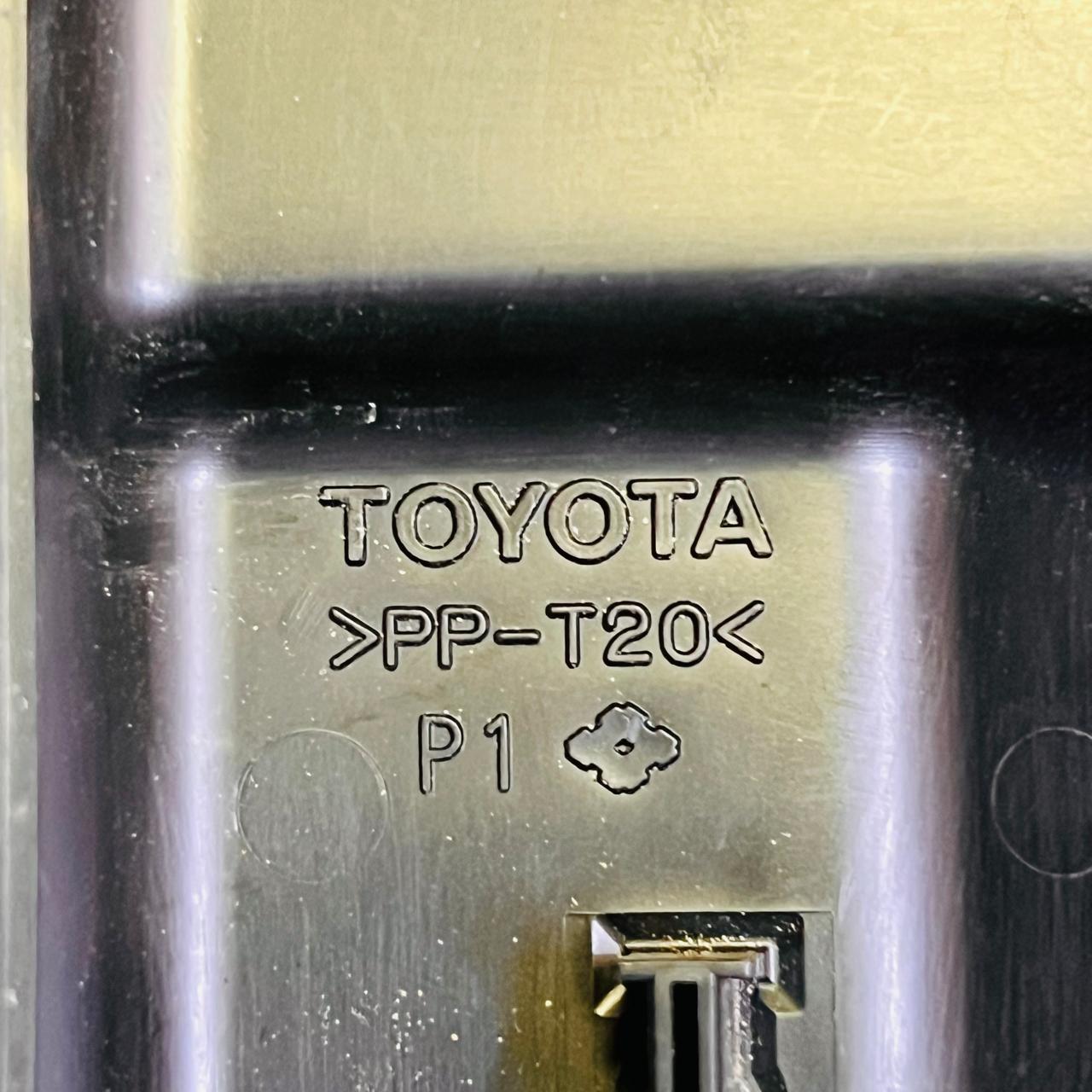 82662-44210 / 82662-44211 / 82663-68010 / 82741-63010 / 8266244210 / 8266244211 / 8266368010 / 8274163010 / PA66+PPE Toyota Isis ZNM10 1ZZ-FE Under hood Fuse Box OEM, automan spare parts