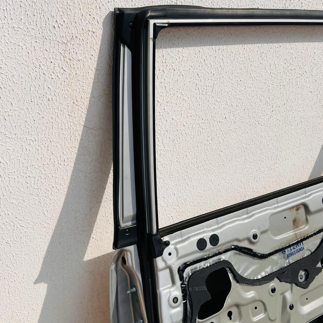 Infiniti QX56 11-13 Rear Door Right Passenger Silver 828601LA0A OEM