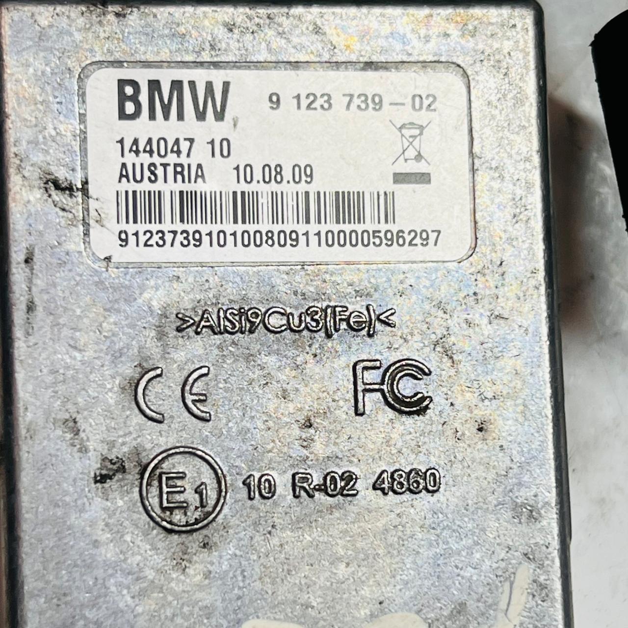 BMW 535XI Usb Hub Antenna Control Unit 9123739