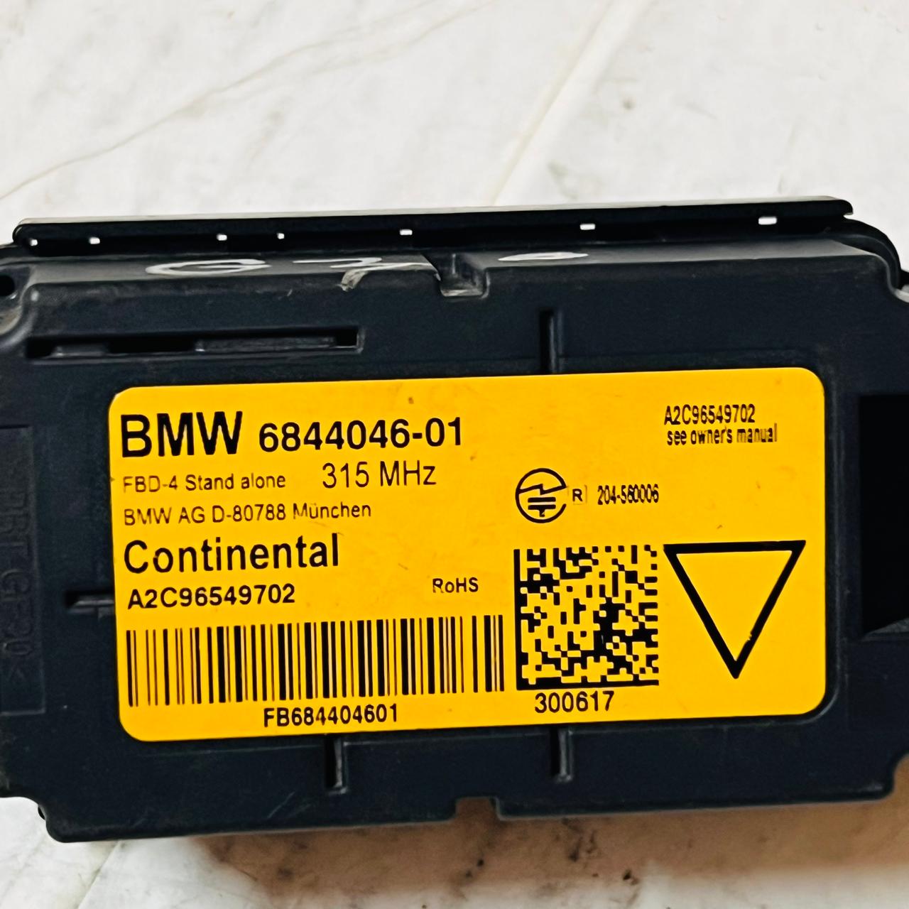 جهاز تحكم عن بعد لجهاز استقبال راديو BMW G30 رقم 6844046 