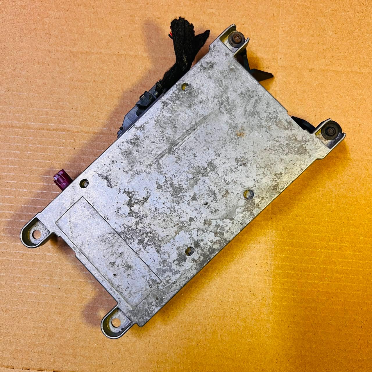 7L5.035.729C / 997.646.209.01 / 109331257A / 7L5035729C / 99764620901 Porsche Cayenne 2008 Bluetooth Phone Control Module OEM, automan spare parts