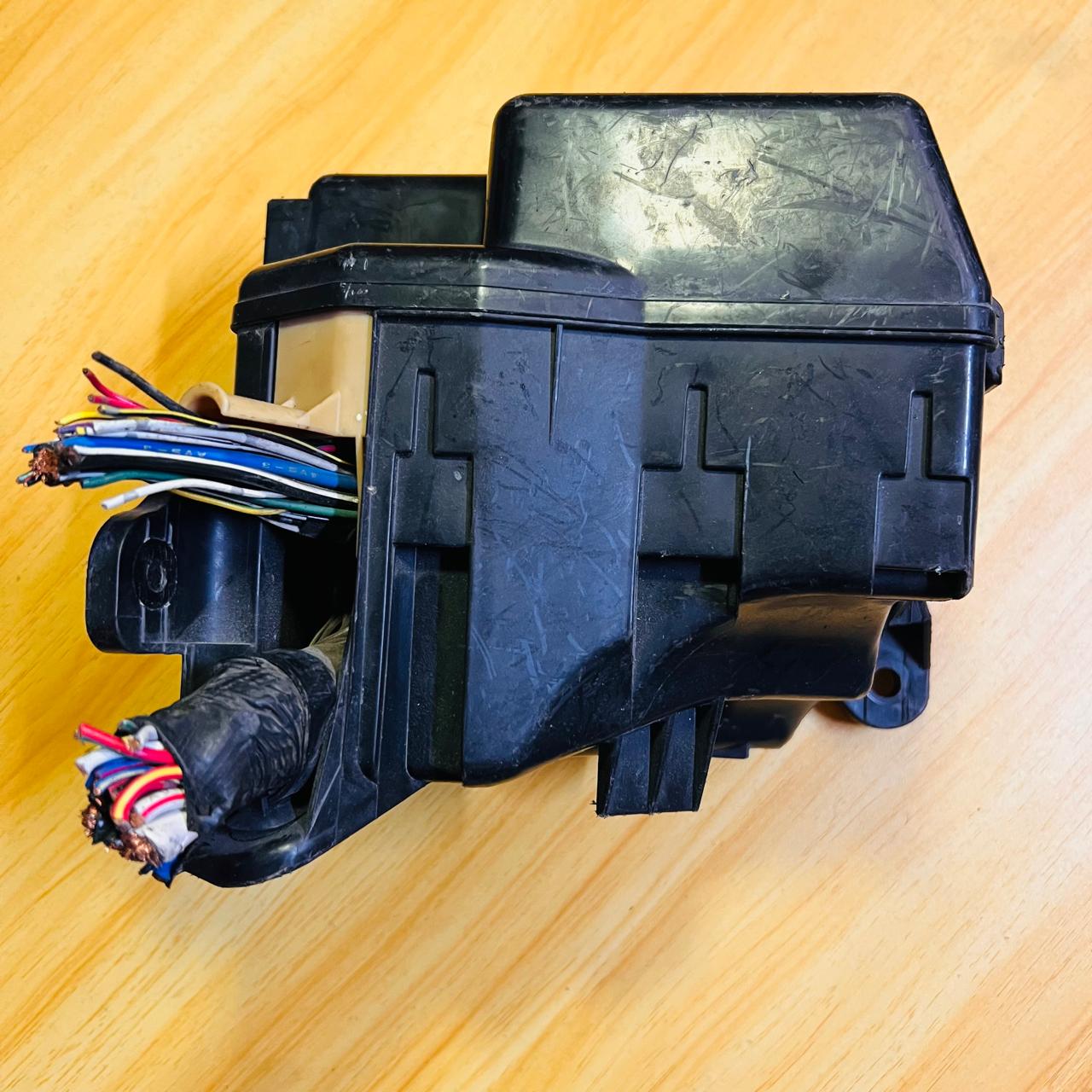 pa66+ppe Toyota Avensis Verso 2.0 VVT-i 2004 BSI Fuse Box Body Control Module OEM, automan spare parts