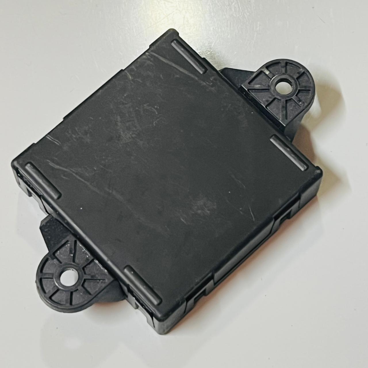 Mercedes-Benz W204 Rear Right  Door Control Module A2048702526
