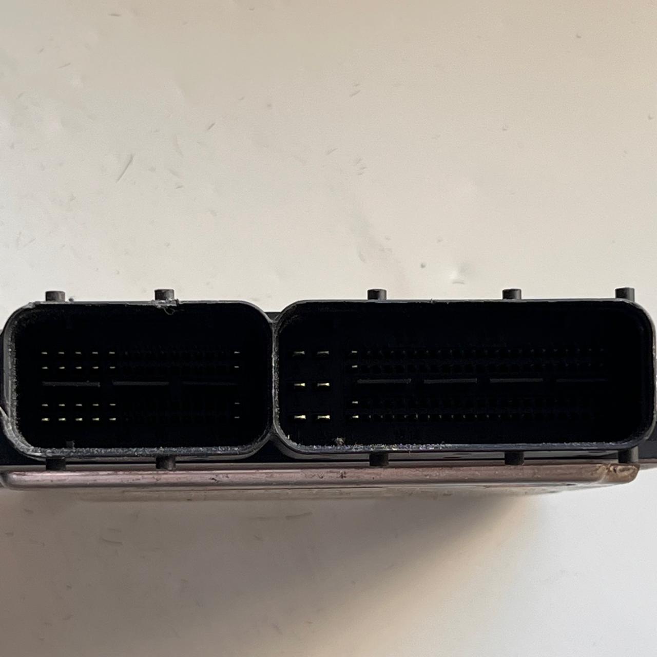 Hyundai 2.0 CRDI Engine Control Unit 0281016717-39101-2F220