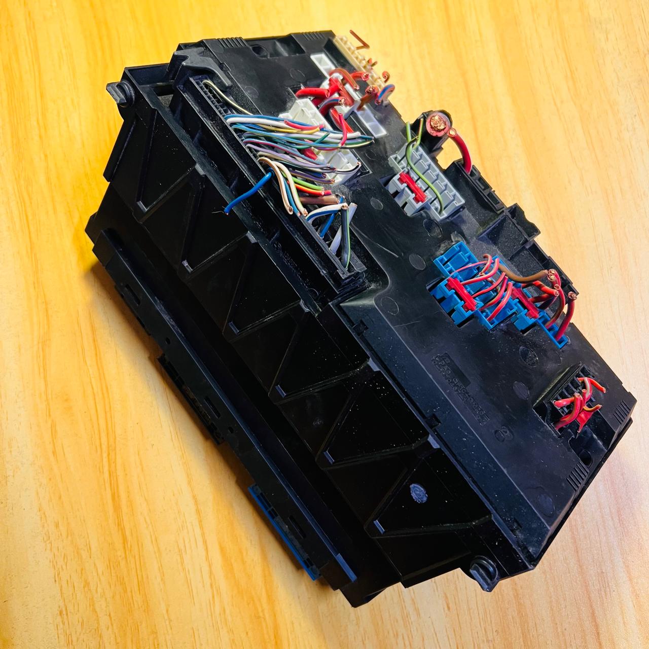 9210863-02 / 1-1703344-4 / 177944 10 / 921086302 / 117033444 / 17794410 BMW X3 F25 Fuse Box / Body Control Module (BCM) Genuine OEM Fuse Relay Junction Box, automan spare parts