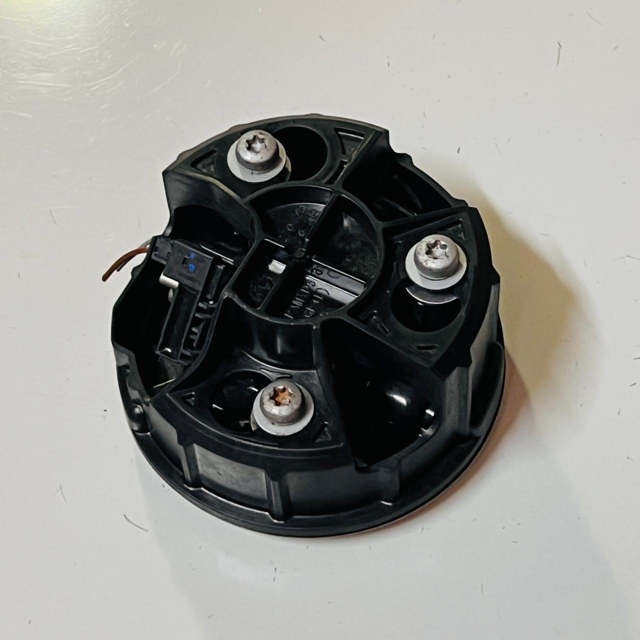 7270728 BMW 1 Series f20 f21 Tailgate Emblem Release Button Switch
