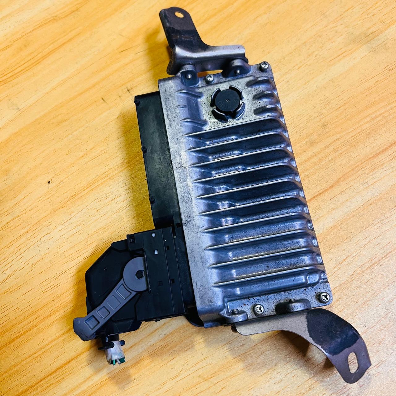 89661-5C570 / 275600-1620 / 896615C570 / 2756001620 Toyota Aqua / Prius C DAA-NHP10 Engine Control Unit ECU Genuine OEM, automan spare parts