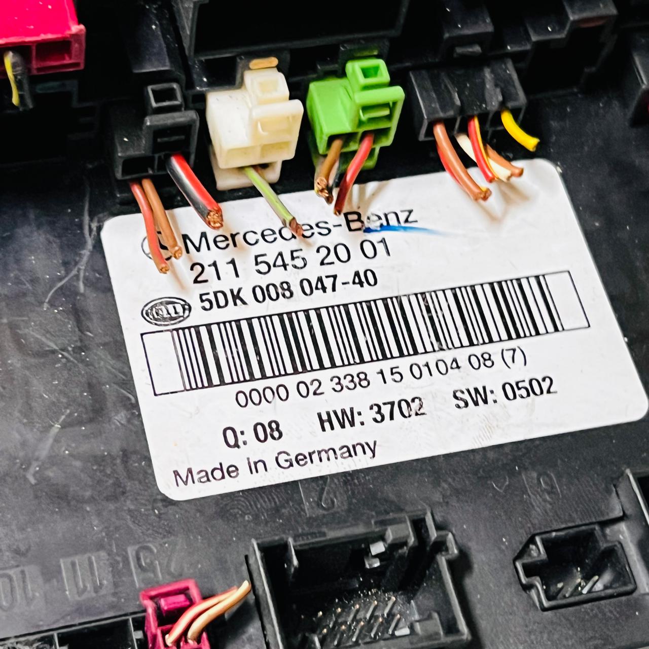 Mercedes-Benz E-Class Fuse Relay Box 2115452001 5DK008047-40 5DK00804740