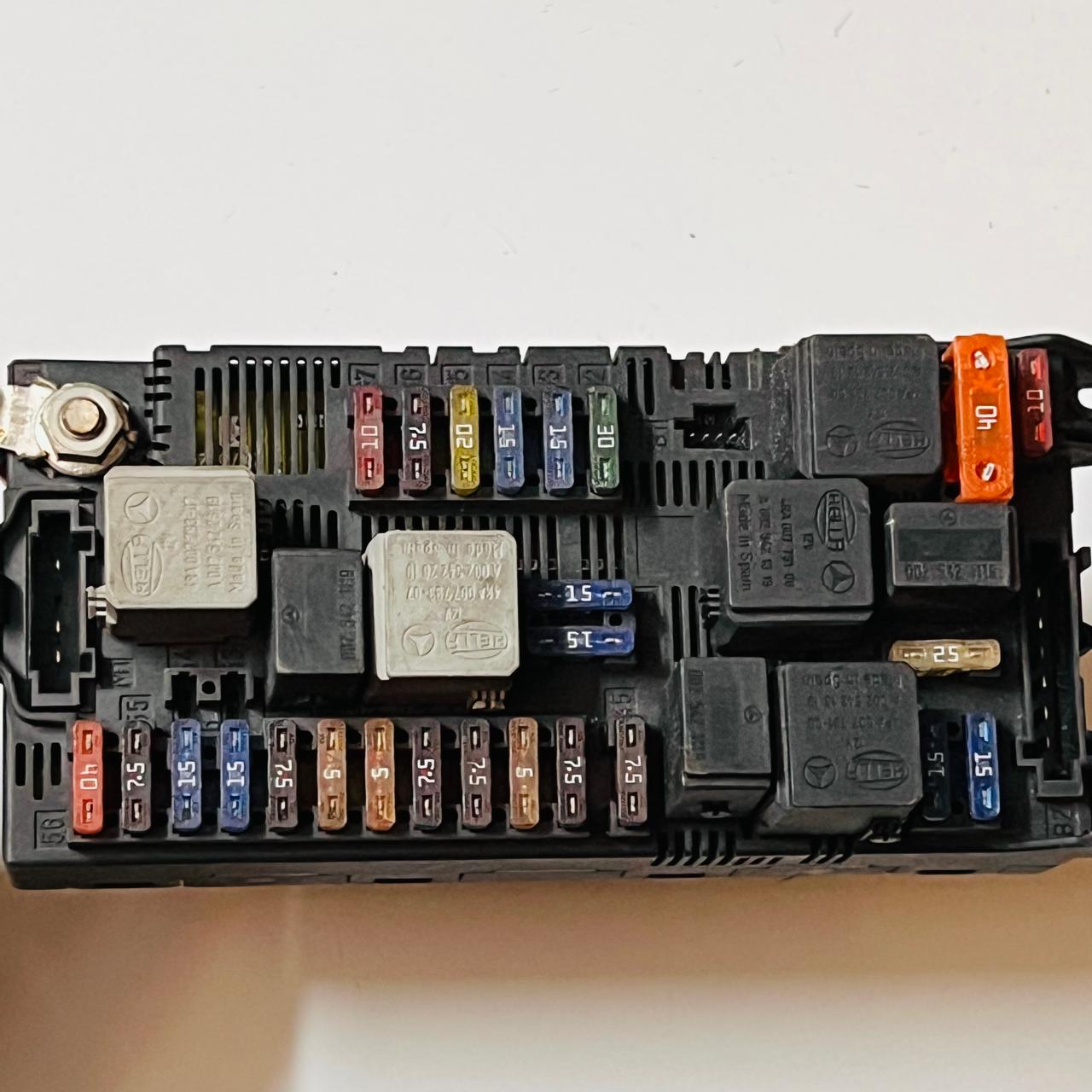 Mercedes E Class W211 SAM Fuse Box Control Unit Module Module 2115453001