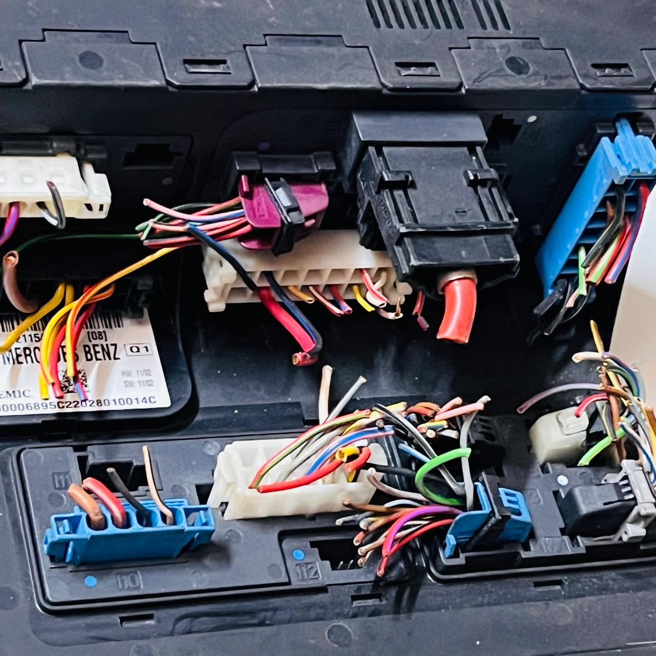 Mercedes E Class W211 SAM Fuse Box Control Unit Module Module 2115453001