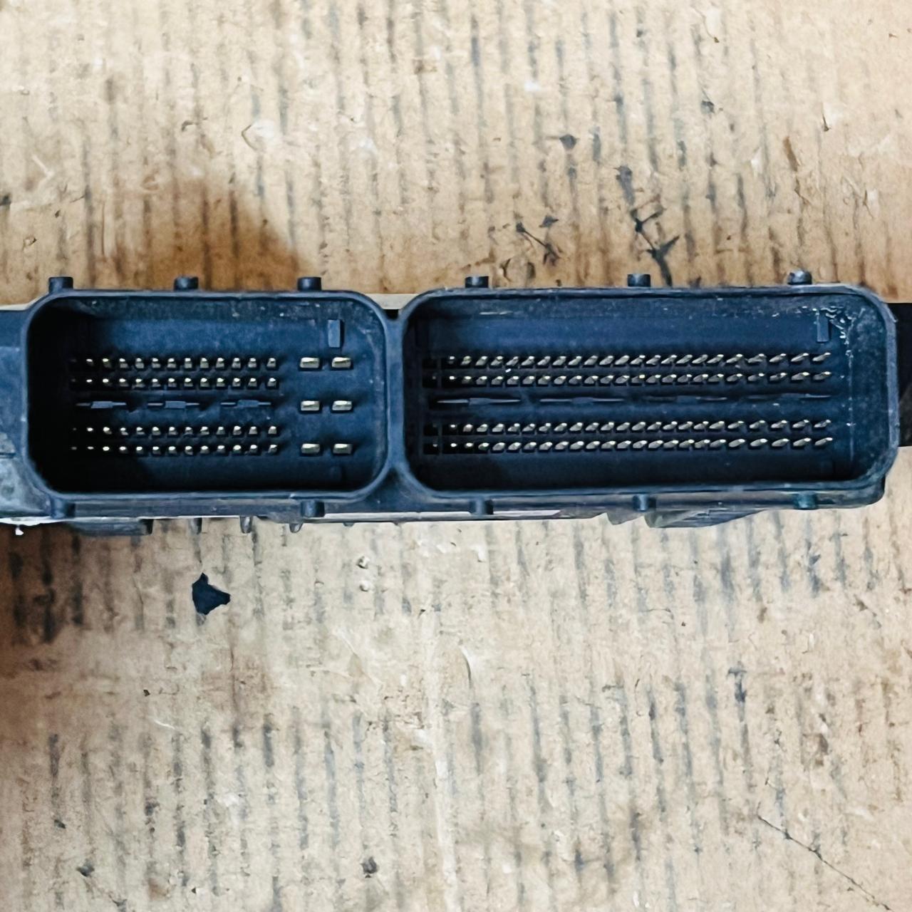 وحدة التحكم في محرك كيا جراند سيدونا ECU 39104-4X945 R0412C057B 391044X945