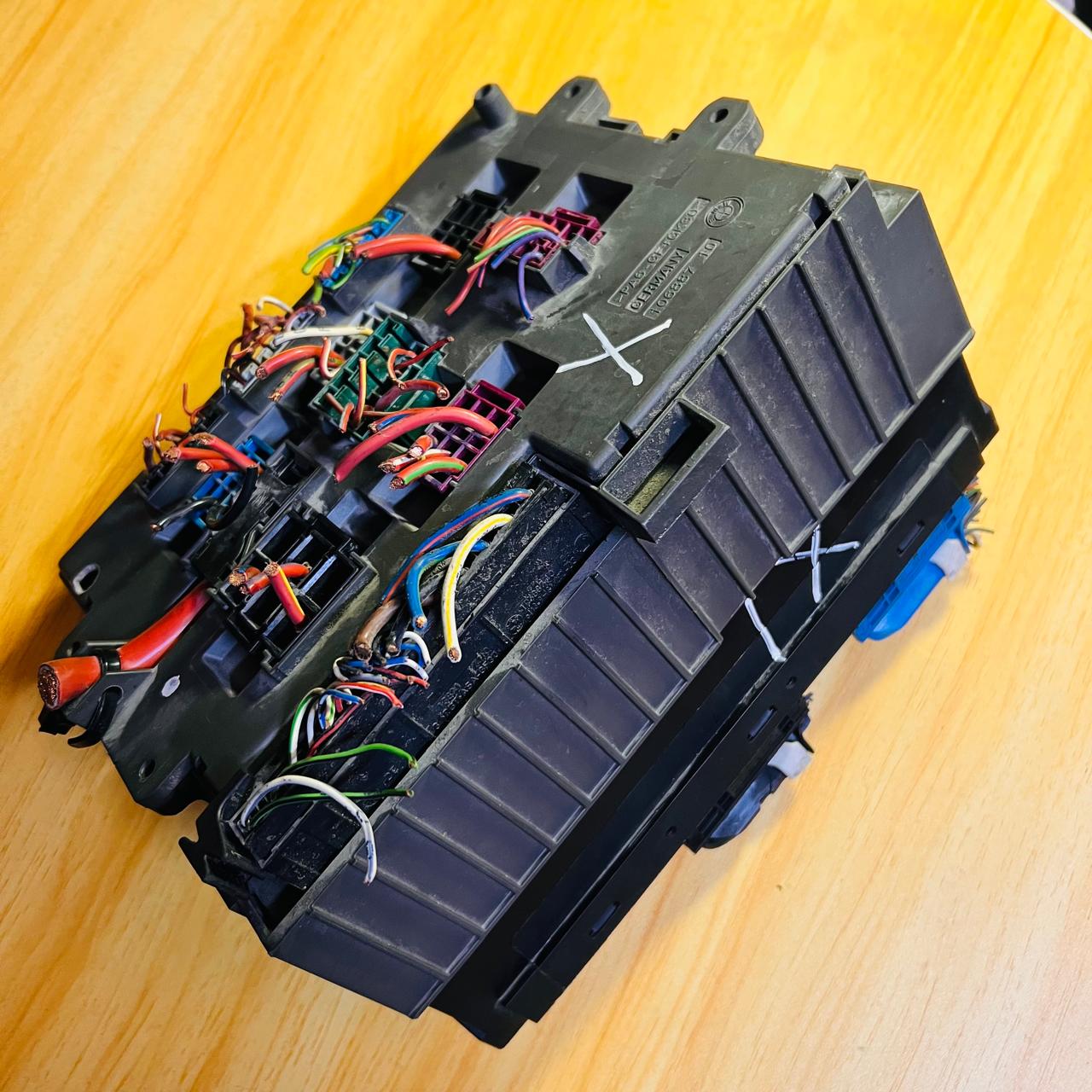 9119444-06 / 106818 10 / 106887 BMW X1 X3 3-Series Power Distribution Relay Fuse Box (BCM) Fits: 2014 BMW X1 , 2007–2013 BMW E90 E92 E93 3-Series, automan spare parts