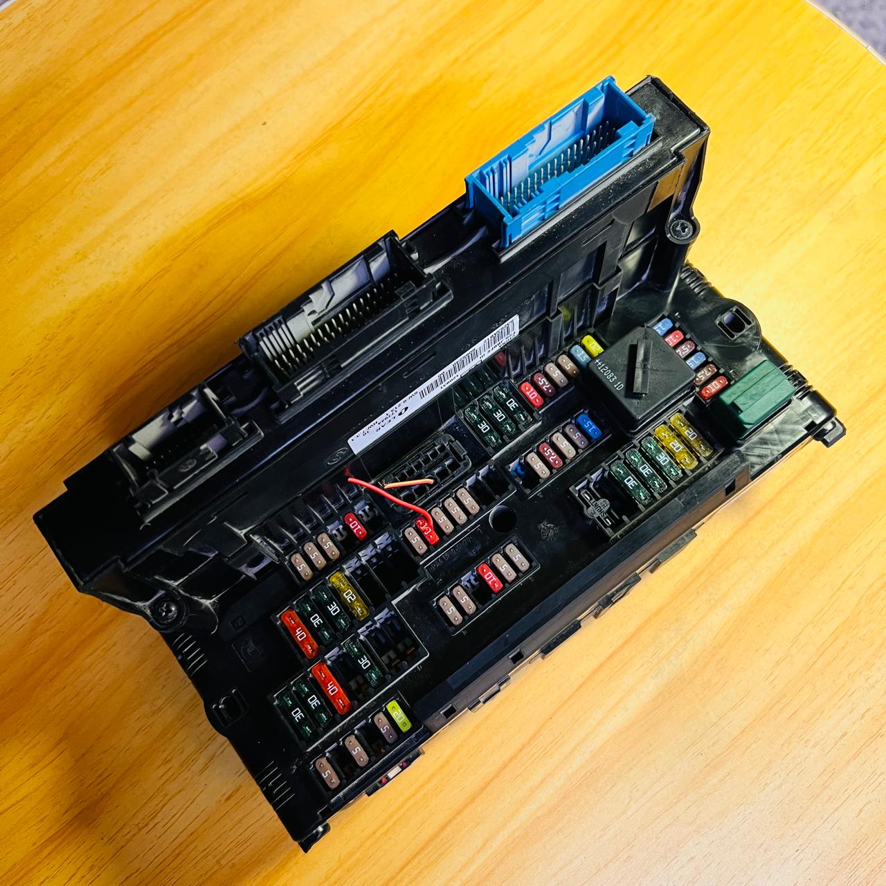 9210863-02 / 1-1703344-4 / 177944 10 / 921086302 / 117033444 / 17794410 BMW X3 F25 Fuse Box / Body Control Module (BCM) Genuine OEM Fuse Relay Junction Box, automan spare parts